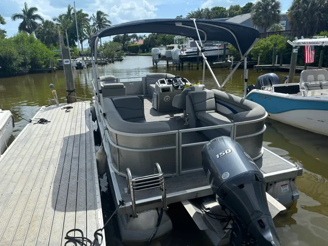 Rent a BENNINGTON MARINE pontoon in Sarasota, FL near me