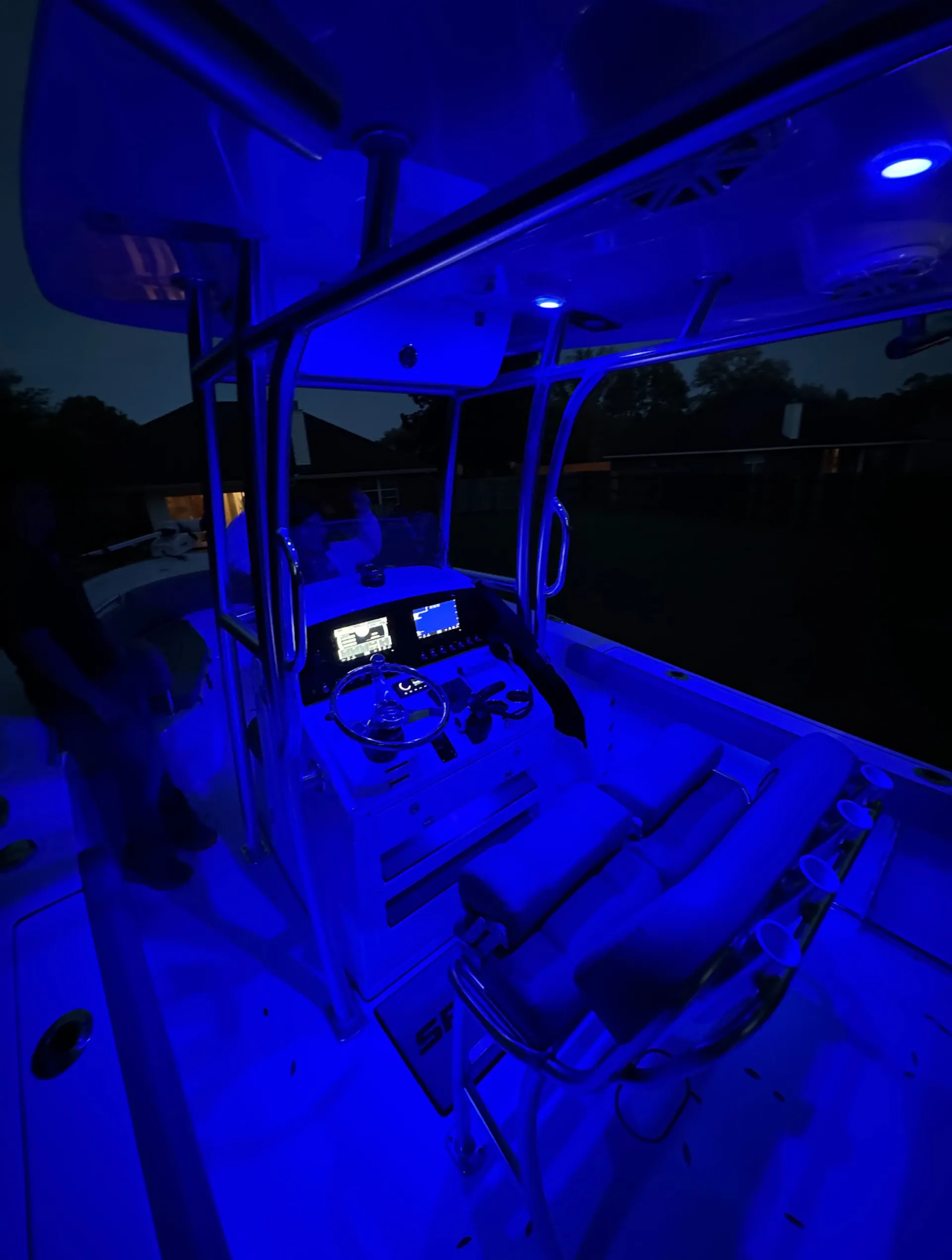 23’ Center Console : Fish/Cruise/Sandbar 