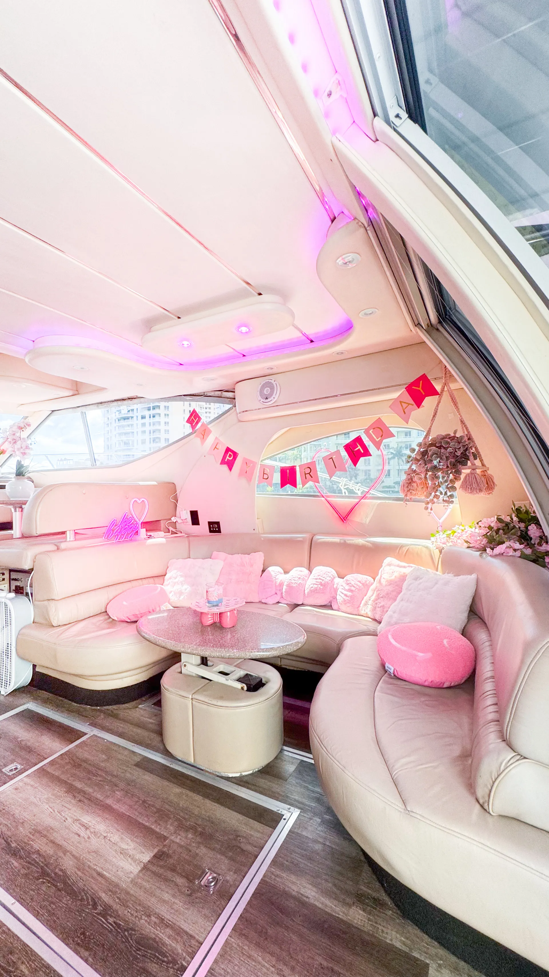  Enjoy MAXUM 46ft "Pink Lady" in Miami!