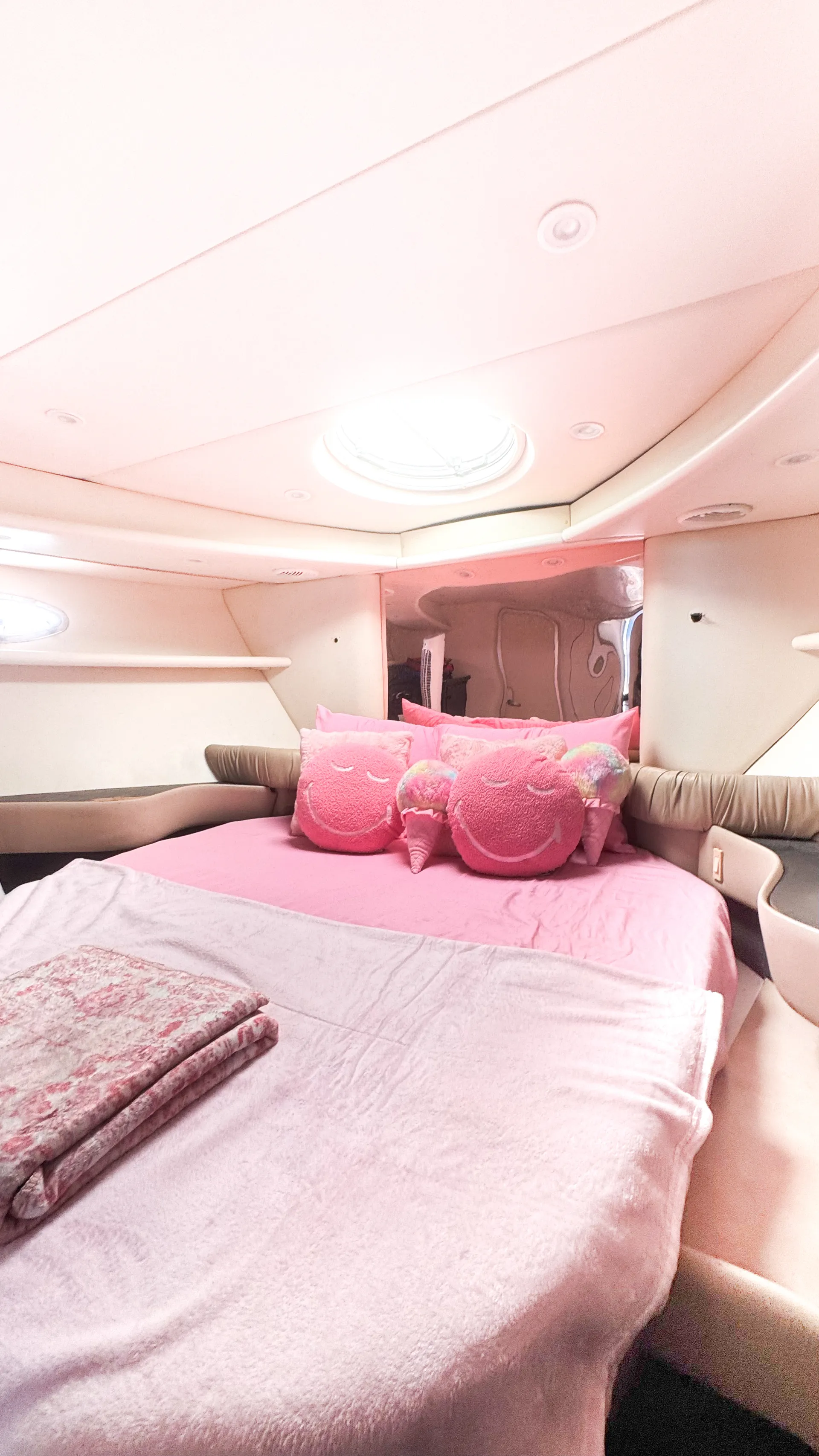  Enjoy MAXUM 46ft "Pink Lady" in Miami!