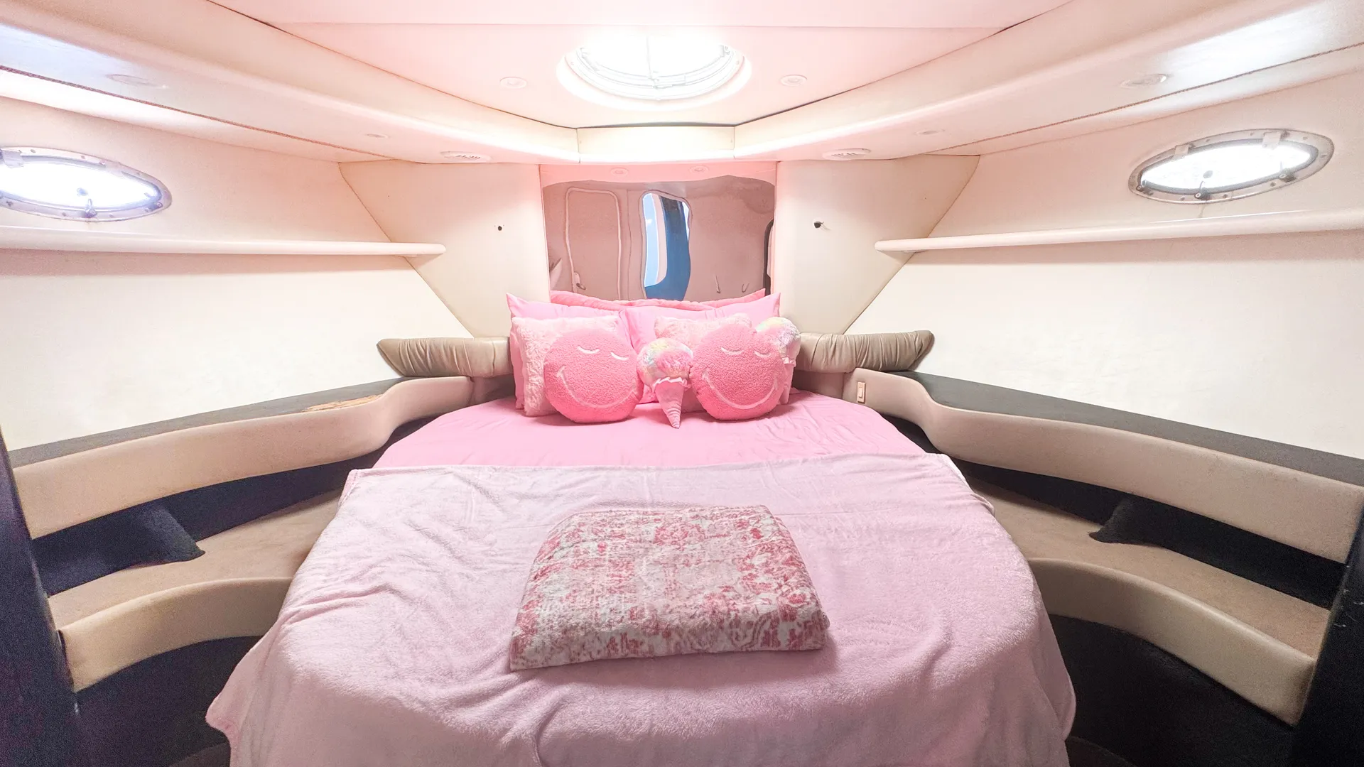  Enjoy MAXUM 46ft "Pink Lady" in Miami!