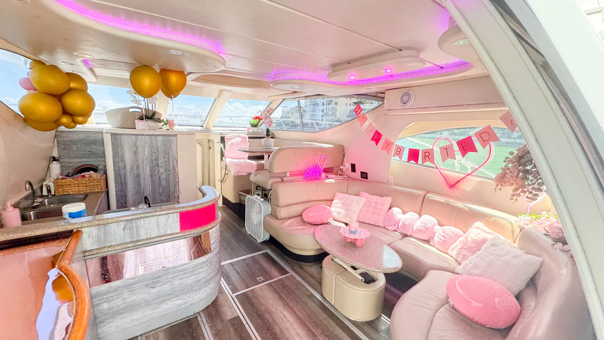  Enjoy MAXUM 46ft "Pink Lady" in Miami!