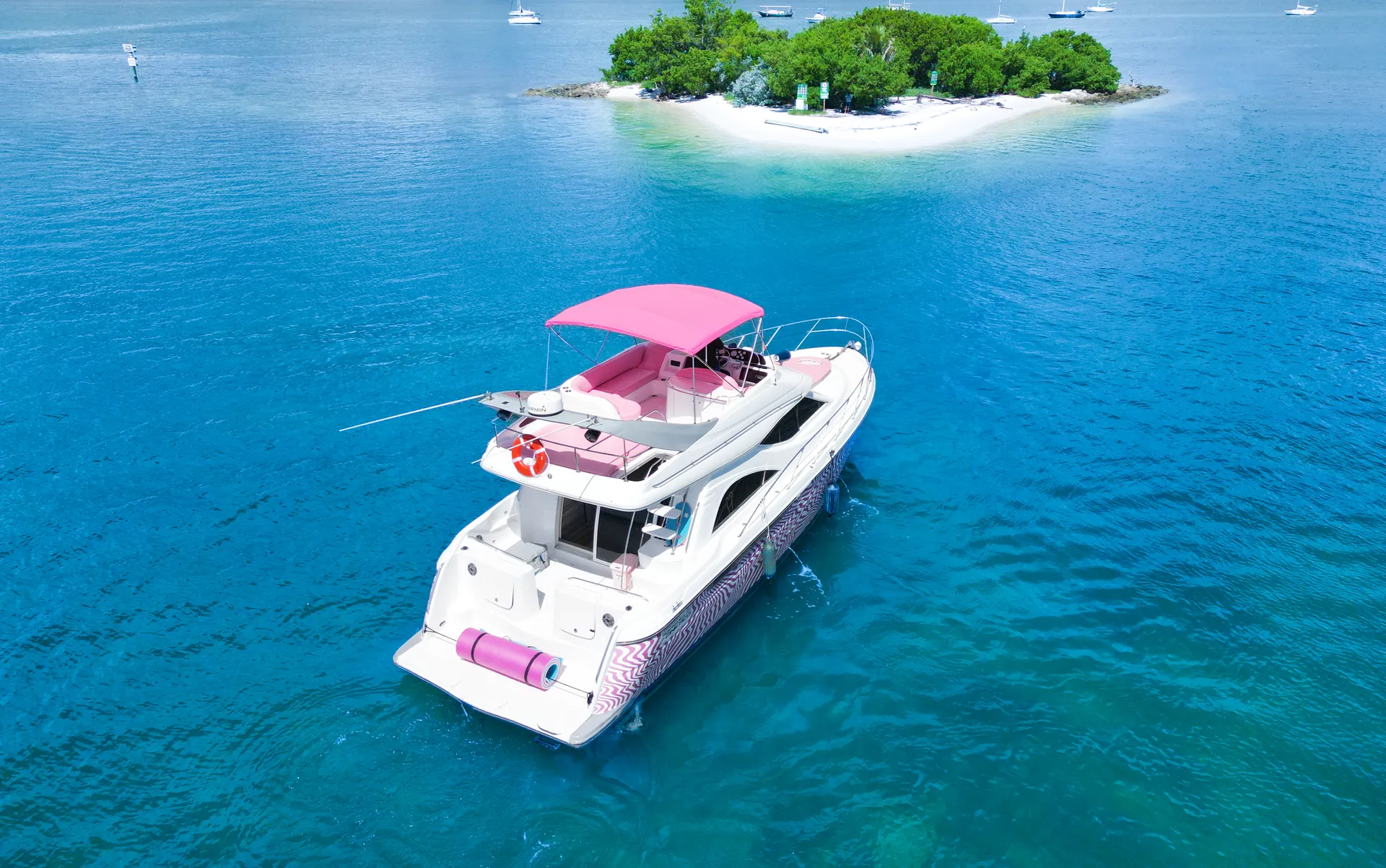  Enjoy MAXUM 46ft "Pink Lady" in Miami!