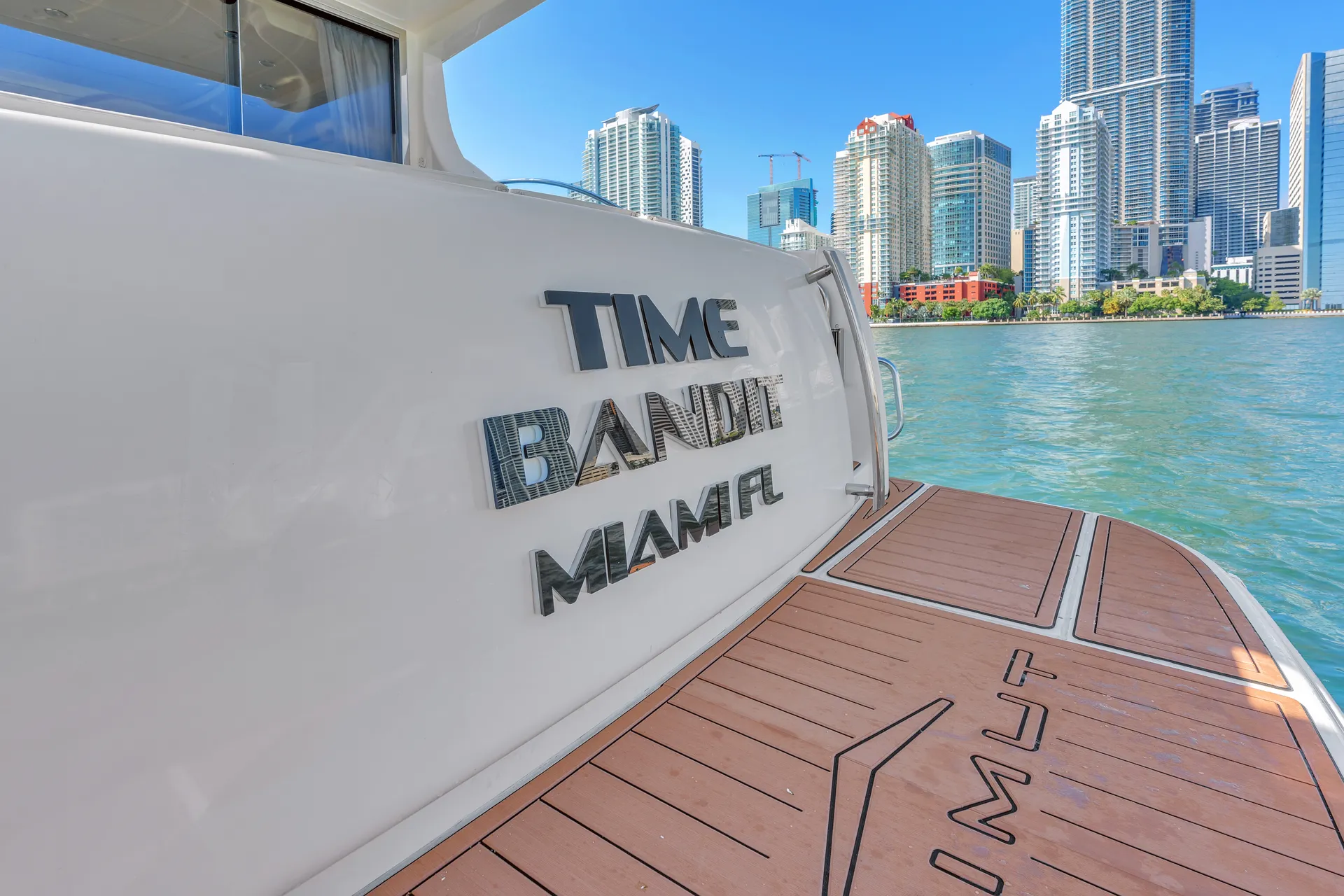 Miami’s Magic Unfolds Aboard a 45ft Azimut!