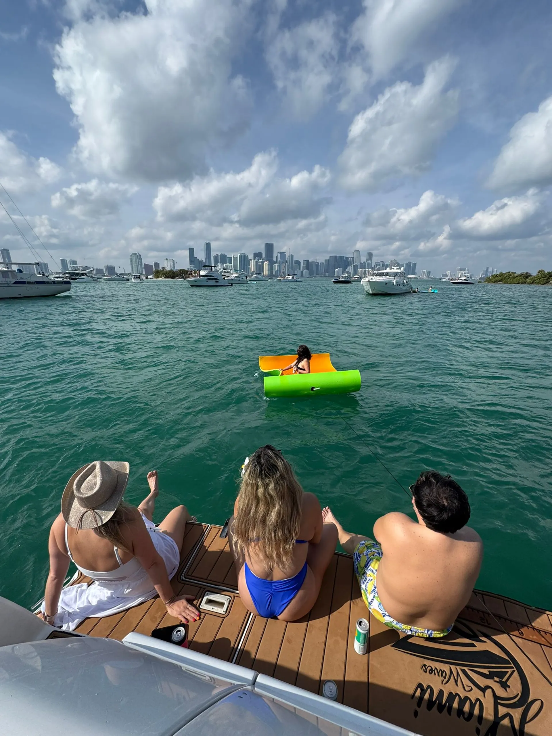 Enjoy “OTTAWA” Silverton Flybridge 48ft Luxury Yacht in Miami!