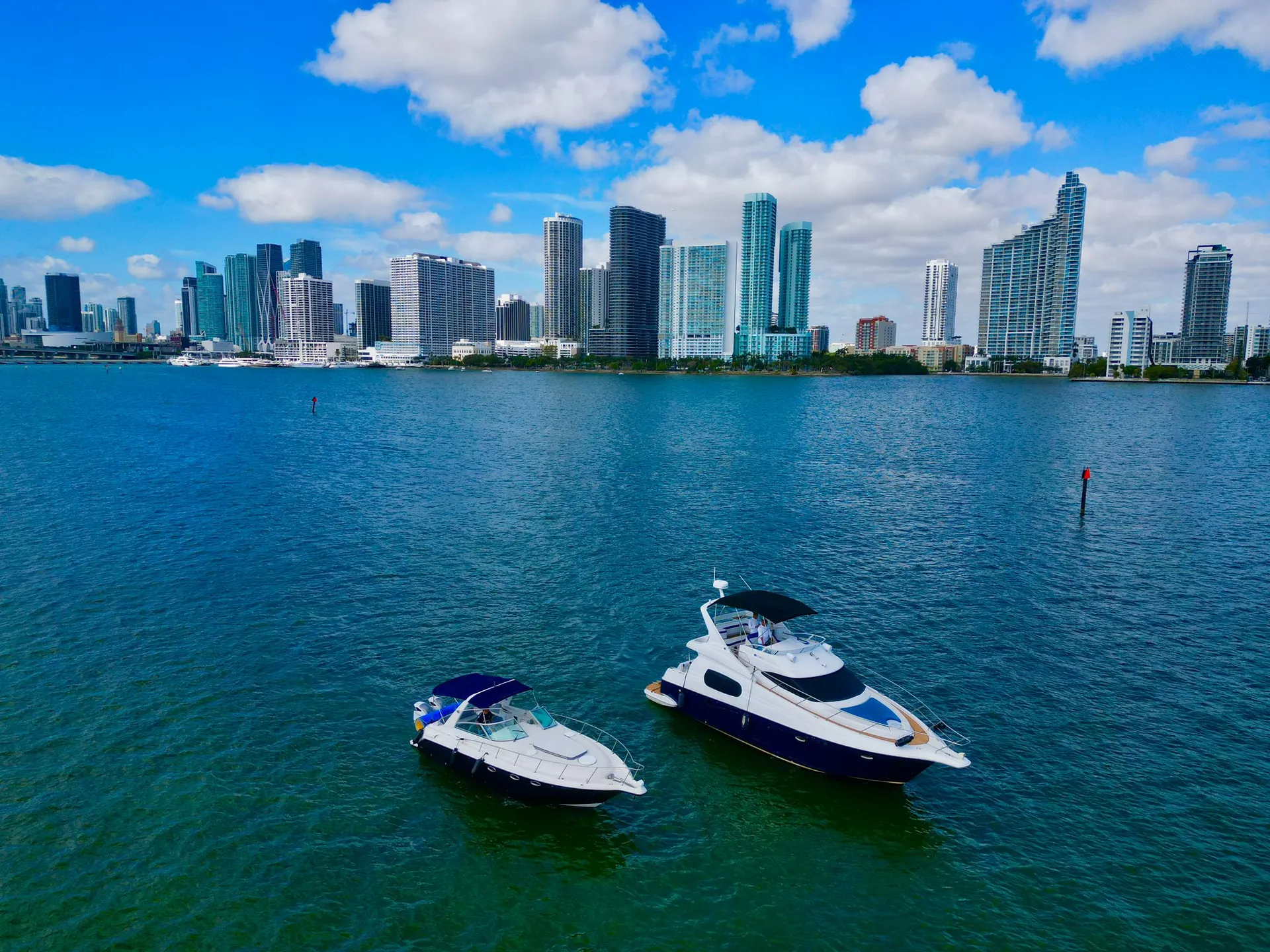 Enjoy “OTTAWA” Silverton Flybridge 48ft Luxury Yacht in Miami!