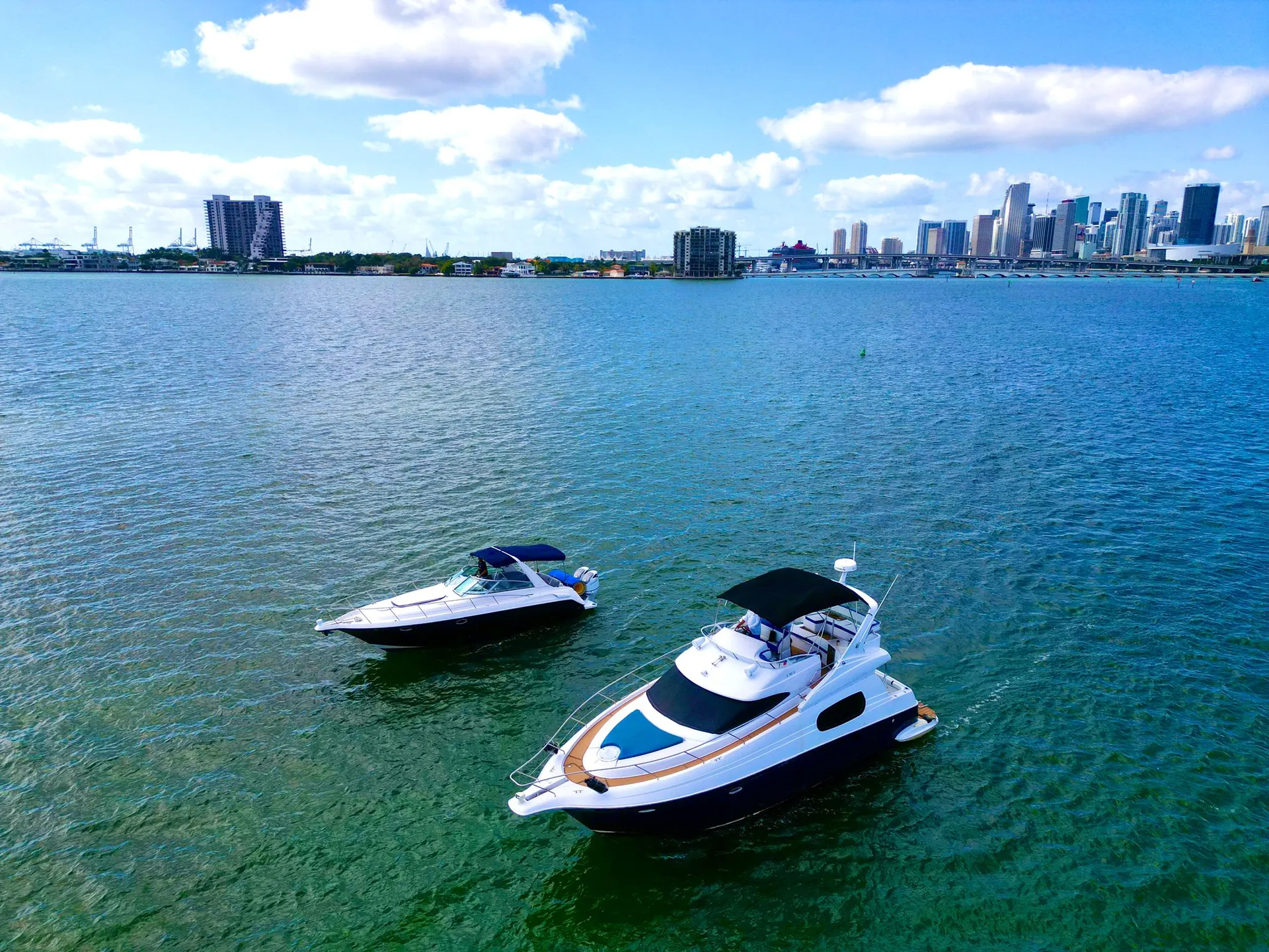 Enjoy “OTTAWA” Silverton Flybridge 48ft Luxury Yacht in Miami!