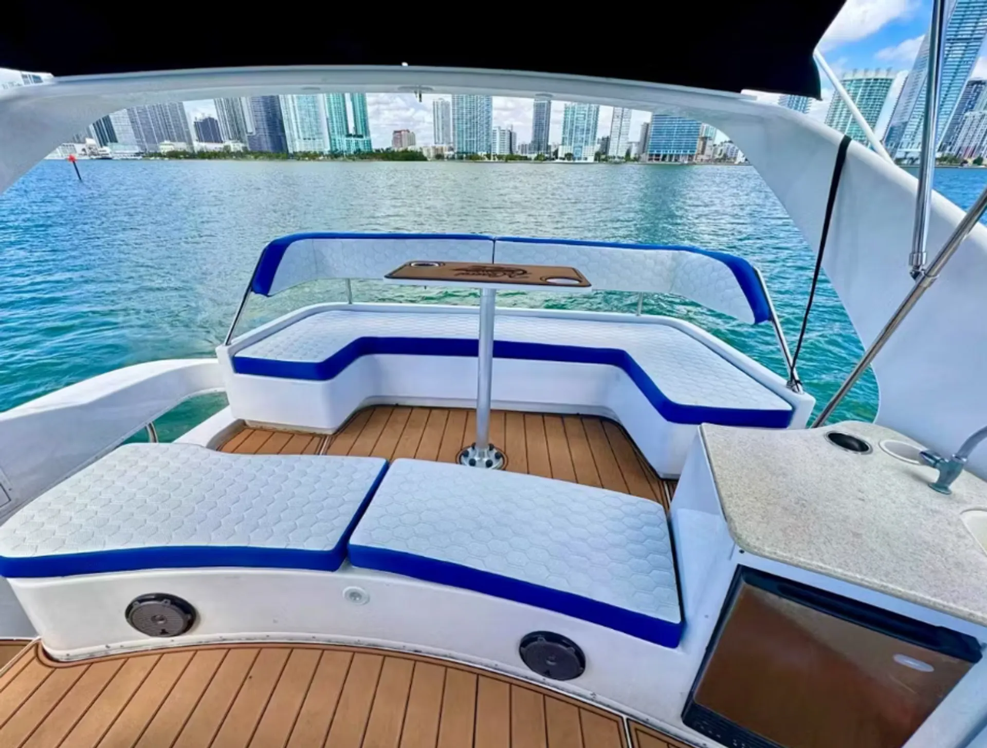 Flybdridge Silverton 48FT in Miami, FL — photo 8