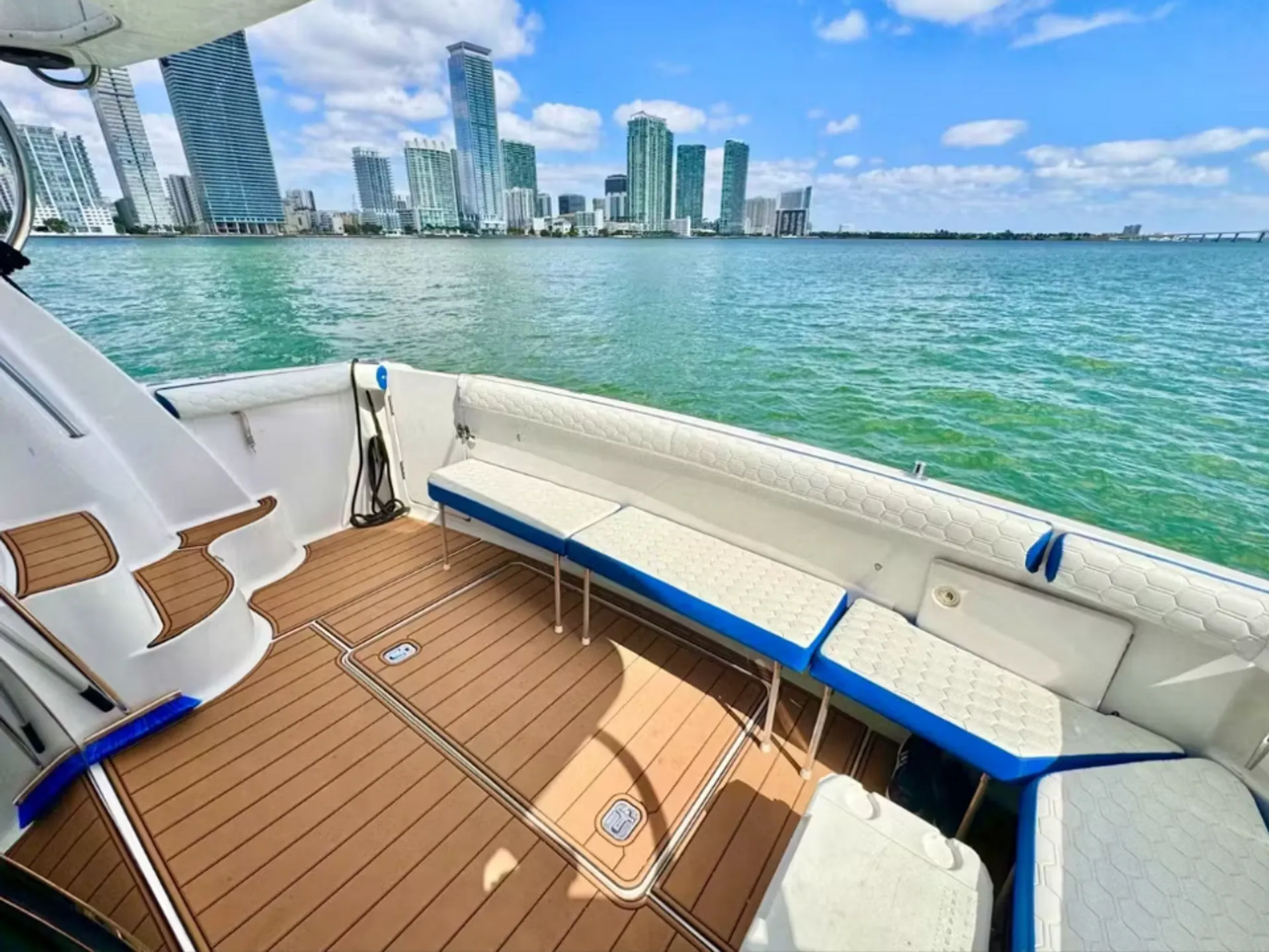 Flybdridge Silverton 48FT in Miami, FL — photo 7