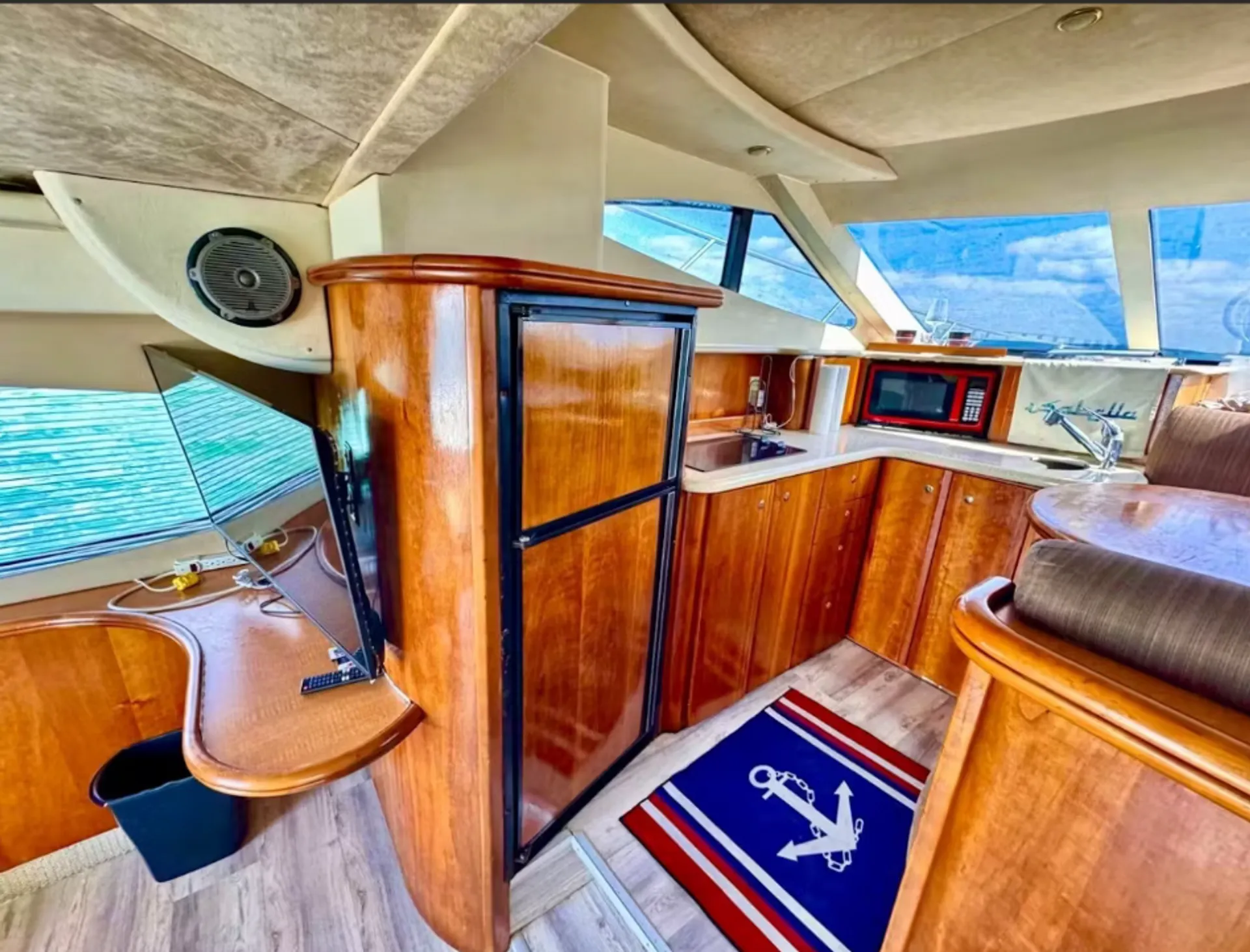 Enjoy “OTTAWA” Silverton Flybridge 48ft Luxury Yacht in Miami!