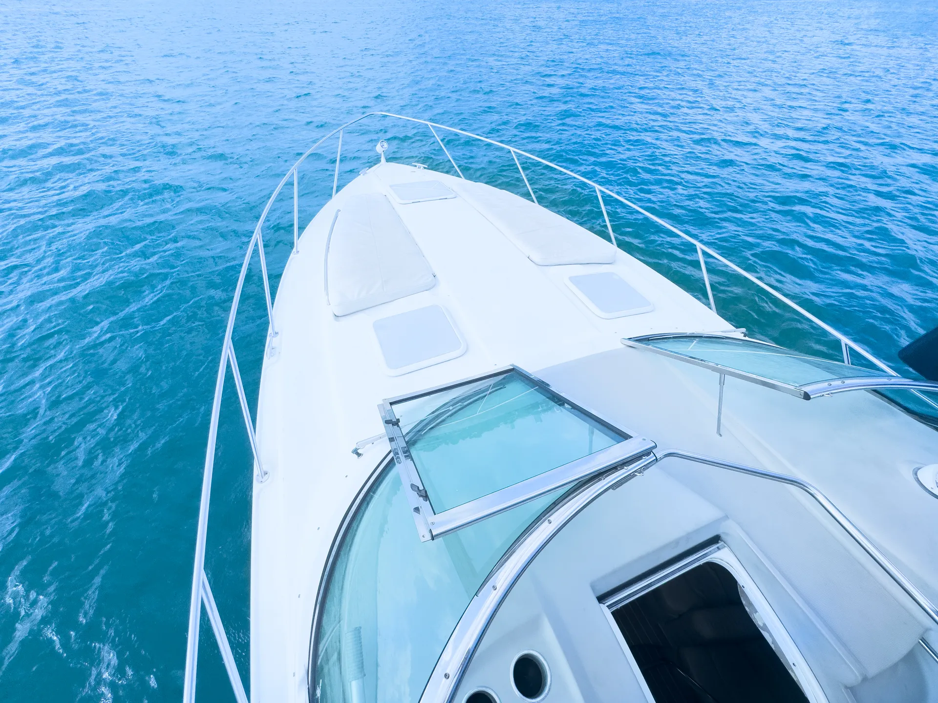 Enjoy your day with our "MADRID" Formula 40ft Yacht!