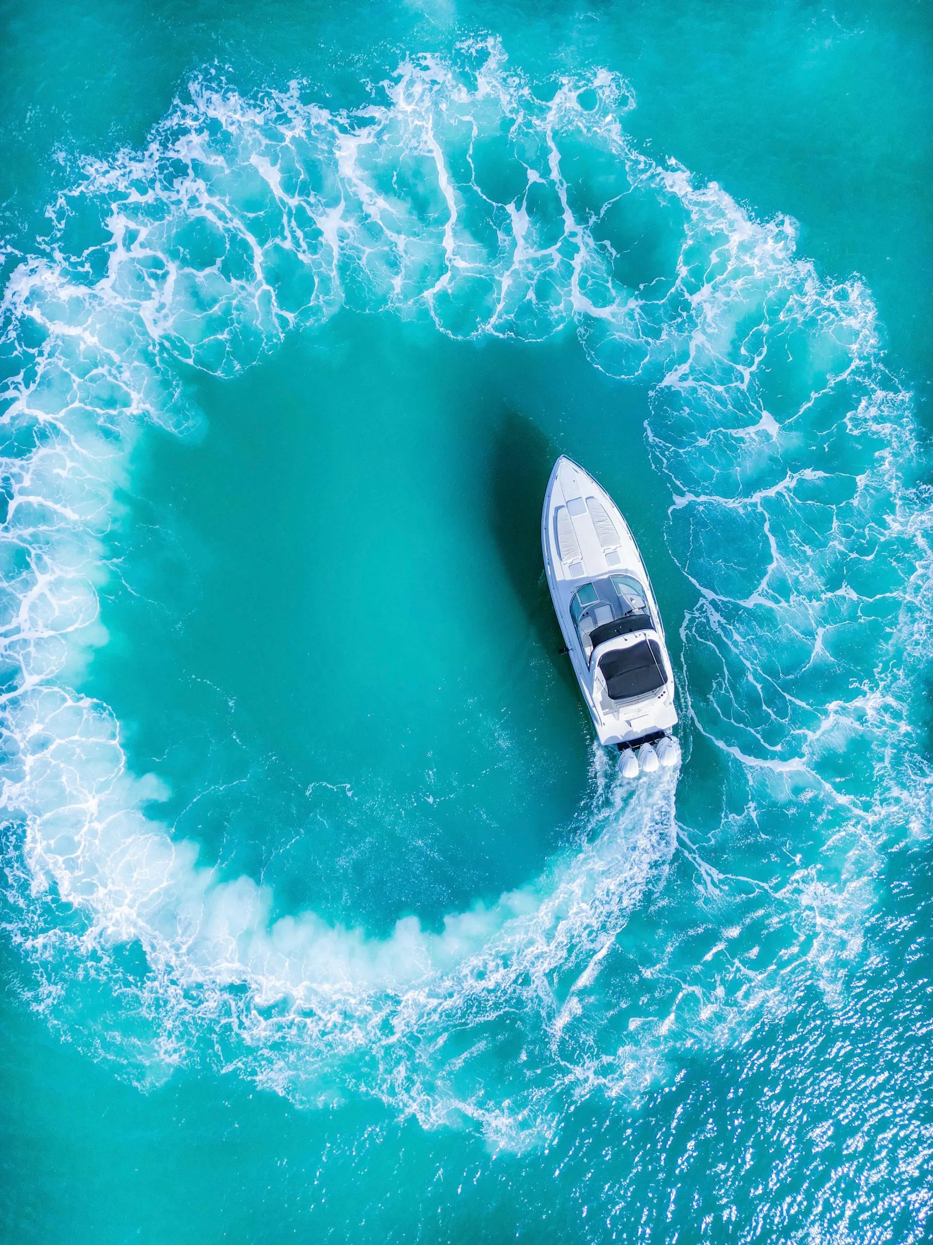 Enjoy your day with our "MADRID" Formula 40ft Yacht!