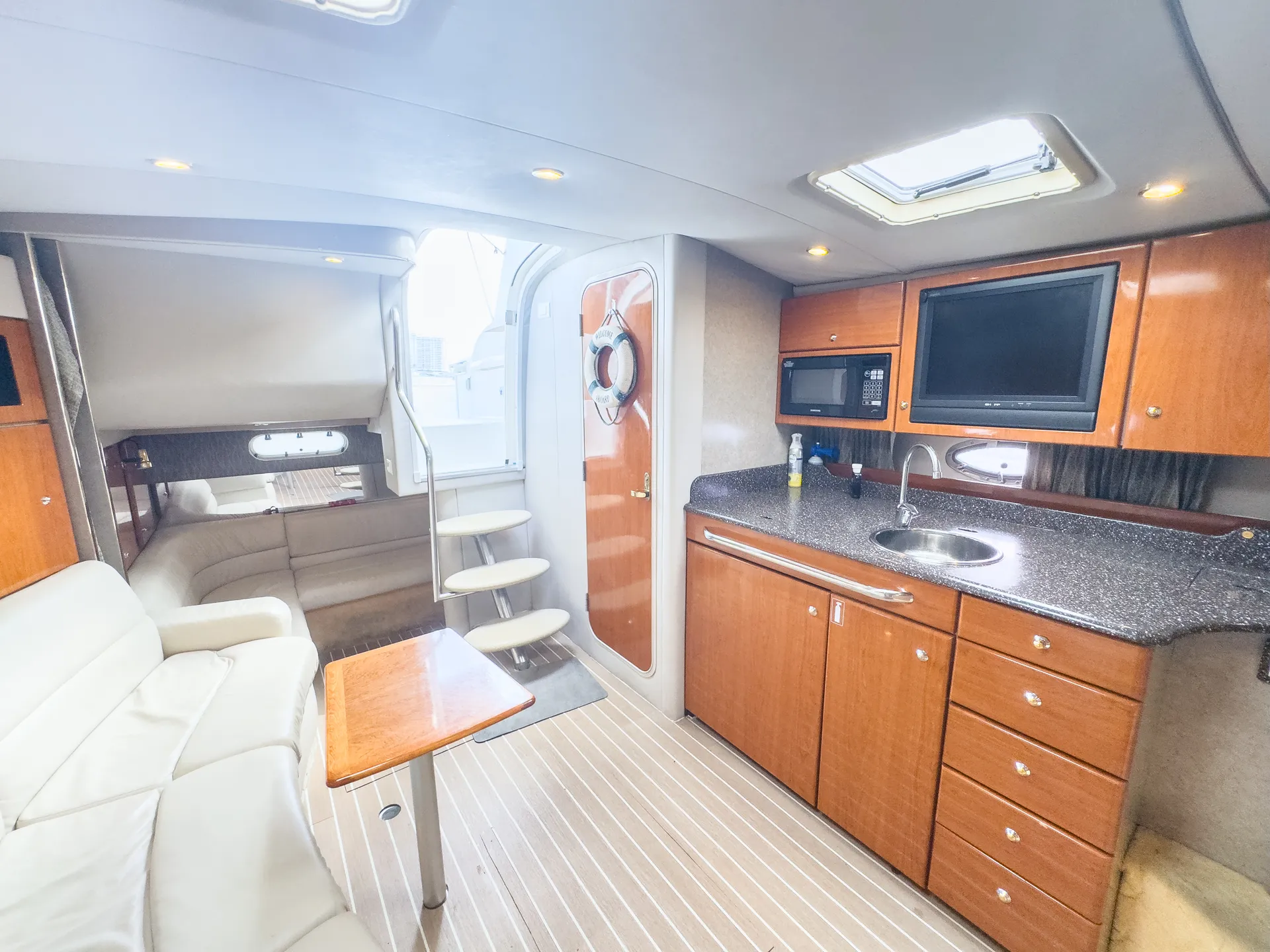 Enjoy your day with our "MADRID" Formula 40ft Yacht!