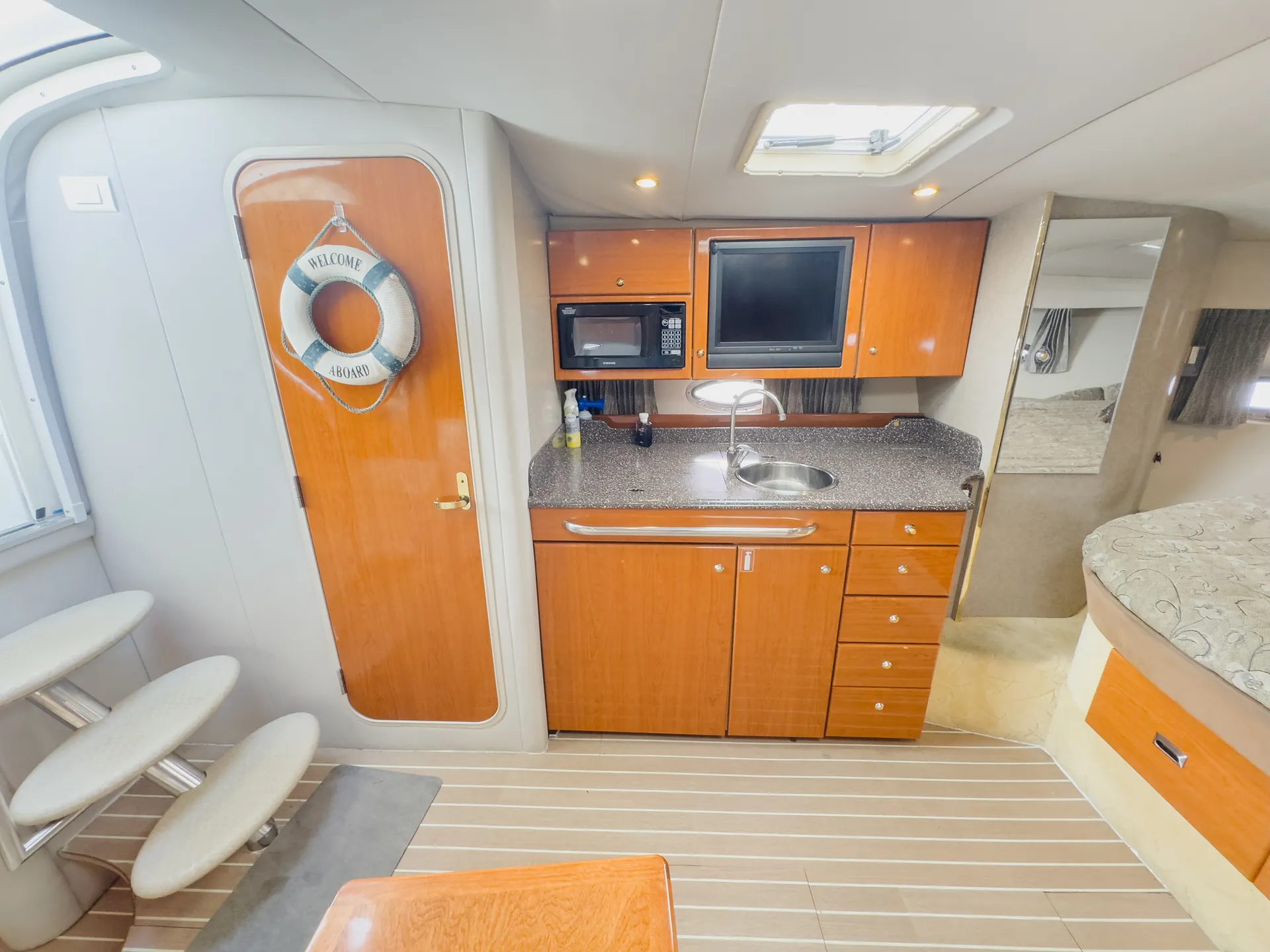 Enjoy your day with our "MADRID" Formula 40ft Yacht!