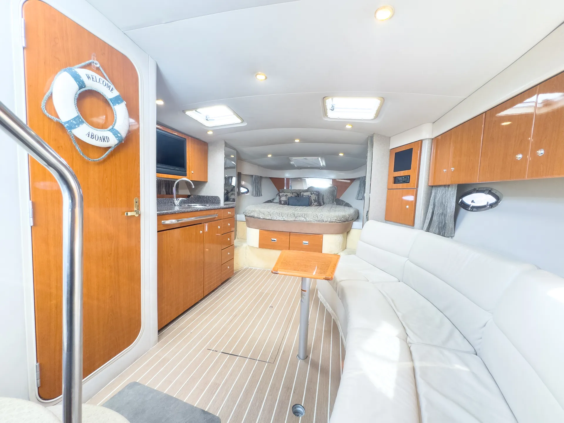 Enjoy your day with our "MADRID" Formula 40ft Yacht!