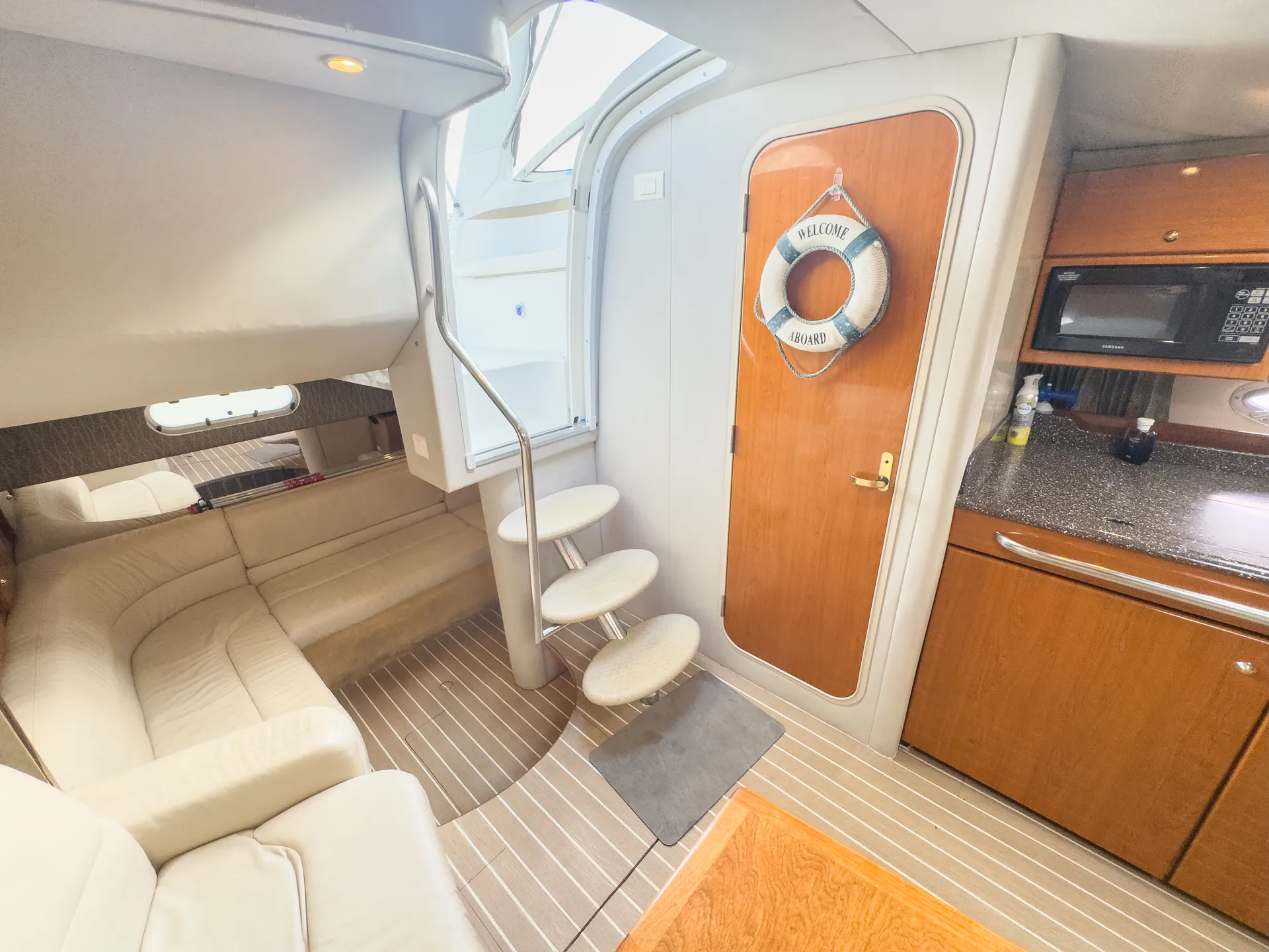 Enjoy your day with our "MADRID" Formula 40ft Yacht!