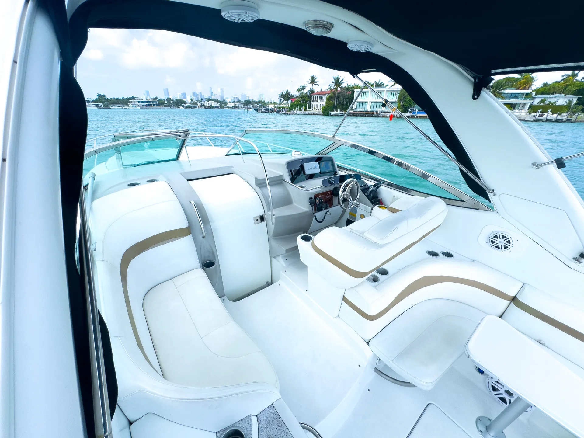 Enjoy your day with our "MADRID" Formula 40ft Yacht!