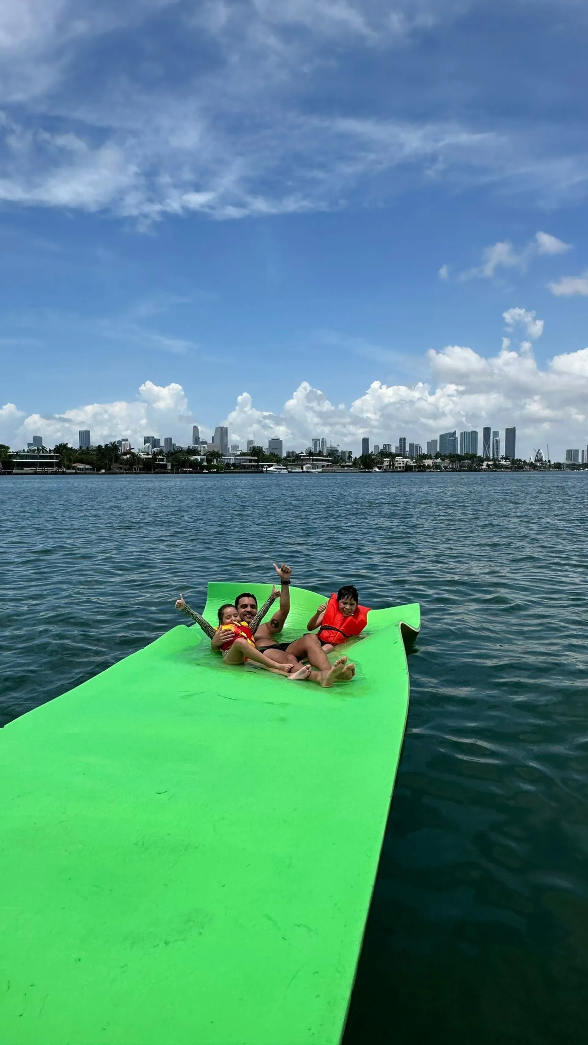 Enjoy your day with our "MADRID" Formula 40ft Yacht!