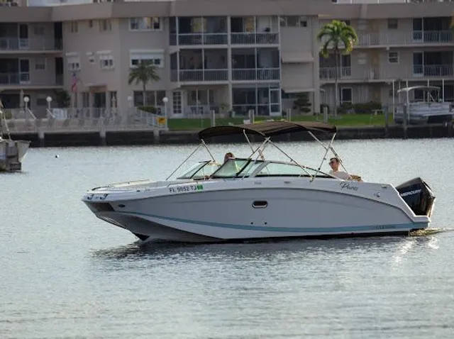 Rent a FOUR WINNS cruiser in Hollywood, FL near me