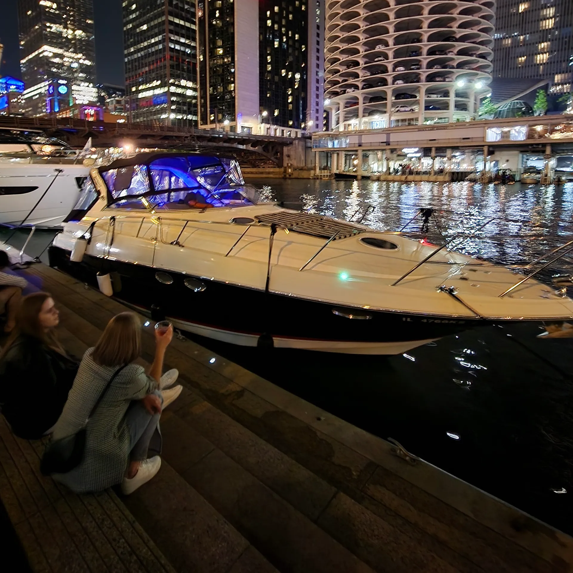 REGAL BOATS COMMODORE 3560 in Chicago, IL — photo 3