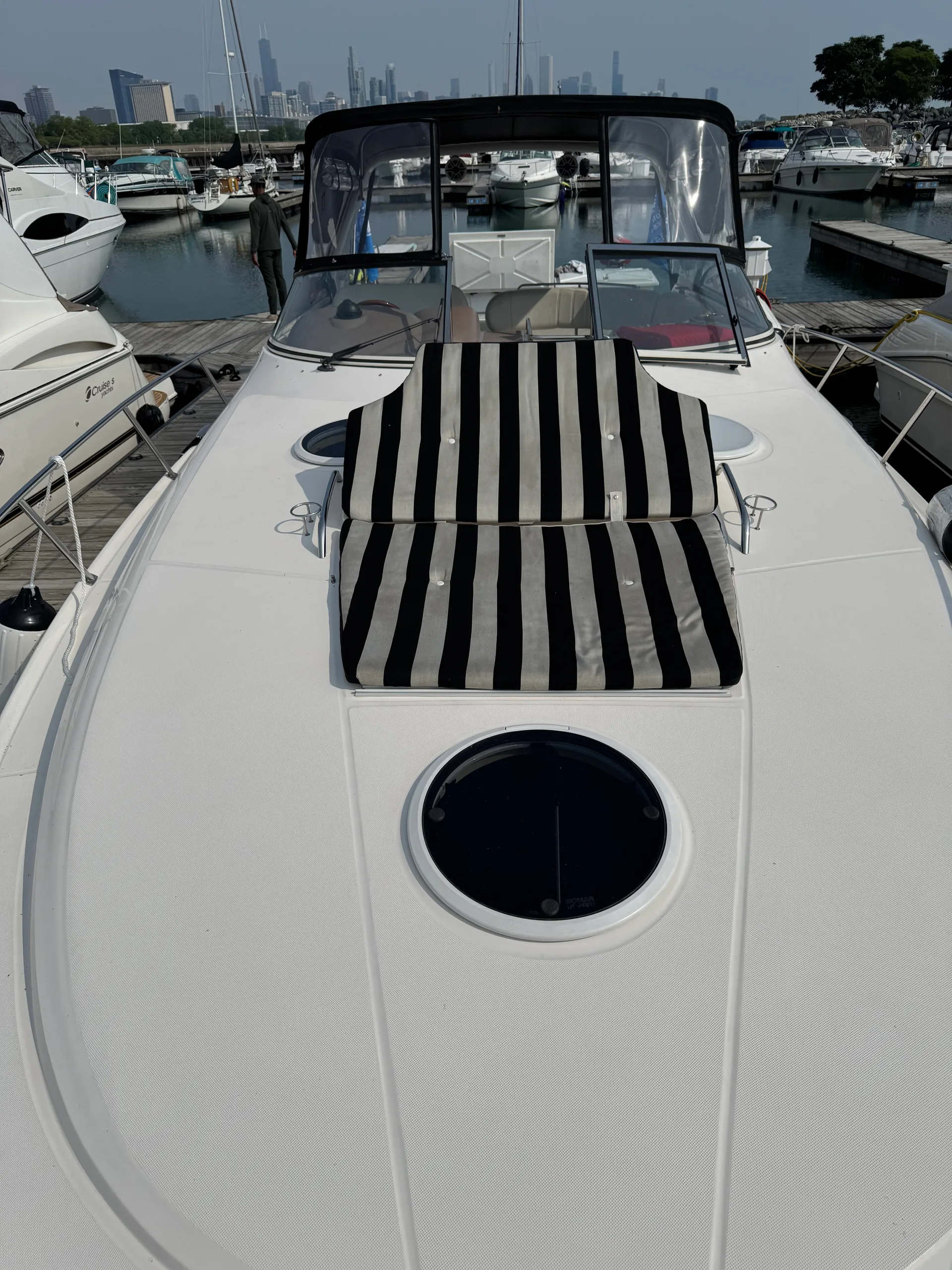 REGAL BOATS COMMODORE 3560 in Chicago, IL — photo 8