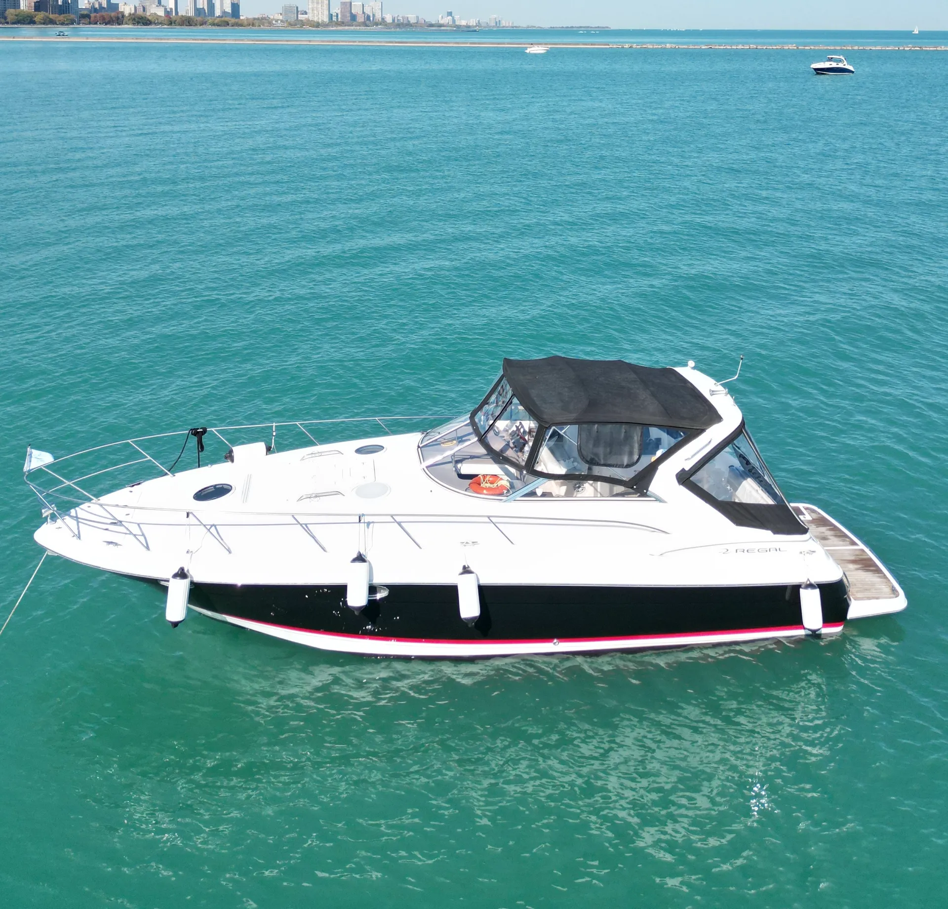 REGAL BOATS COMMODORE 3560 in Chicago, IL — photo 2