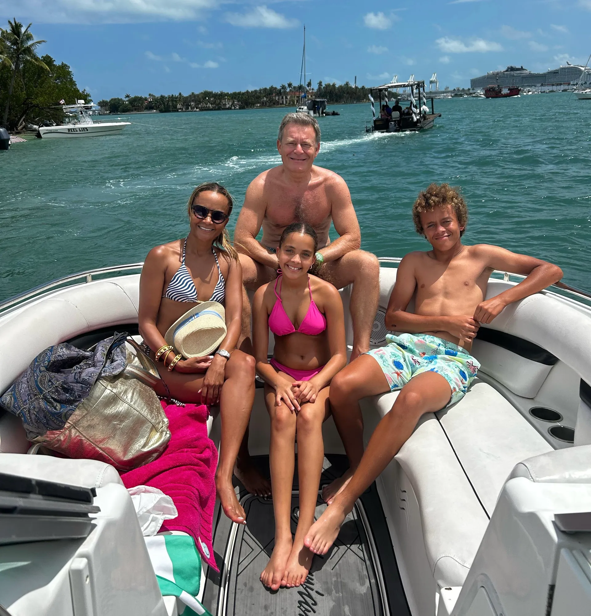 🌴 Cruise Miami Like a Local — Aboard this 25ft Hurricane