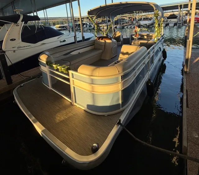 Rent a BENNINGTON MARINE pontoon in Little Elm, TX near me
