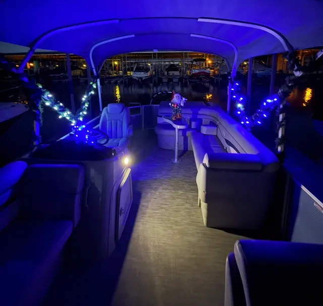 Rent a BENNINGTON MARINE pontoon in Little Elm, TX near me