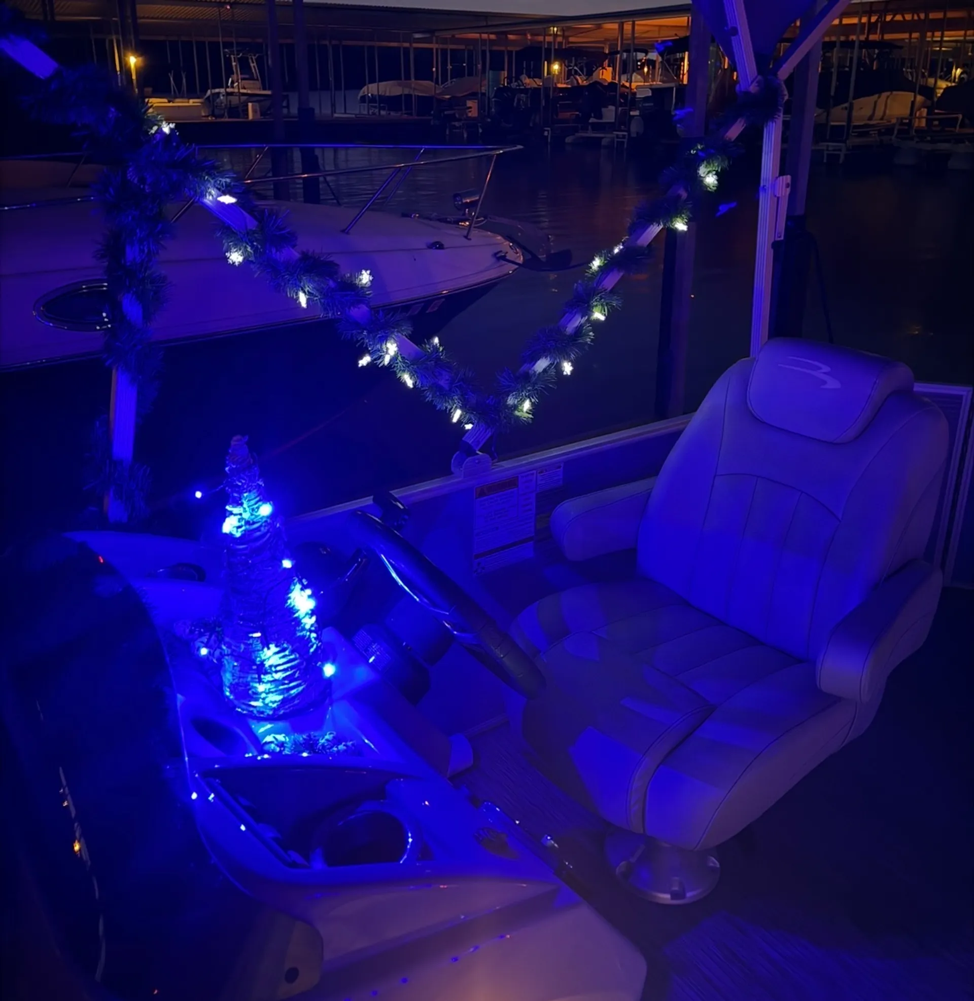 Christmas Lights Boat • 22' Bennington Pontoon — Lake Lewisville 