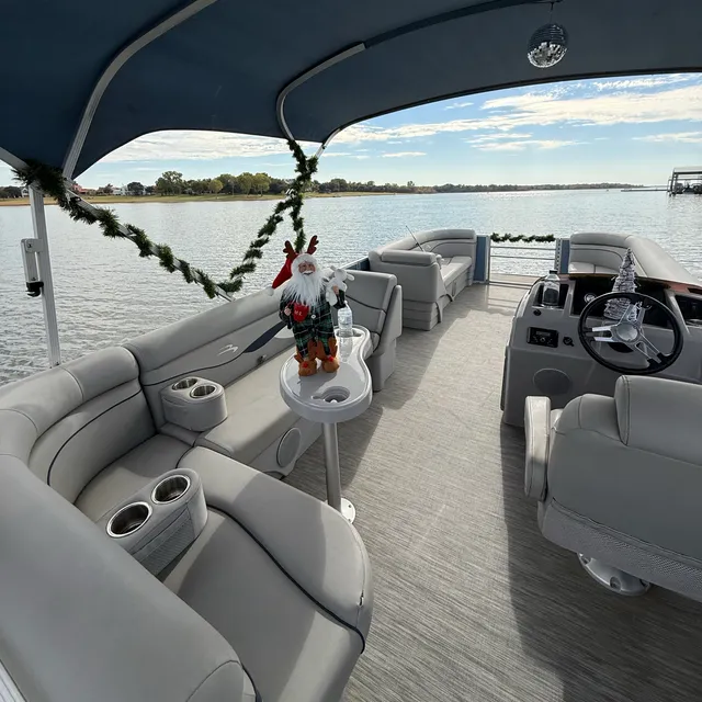 Rent a BENNINGTON MARINE pontoon in Little Elm, TX near me