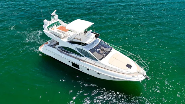 Rent a Azimut cruiser in Key Largo, FL near me