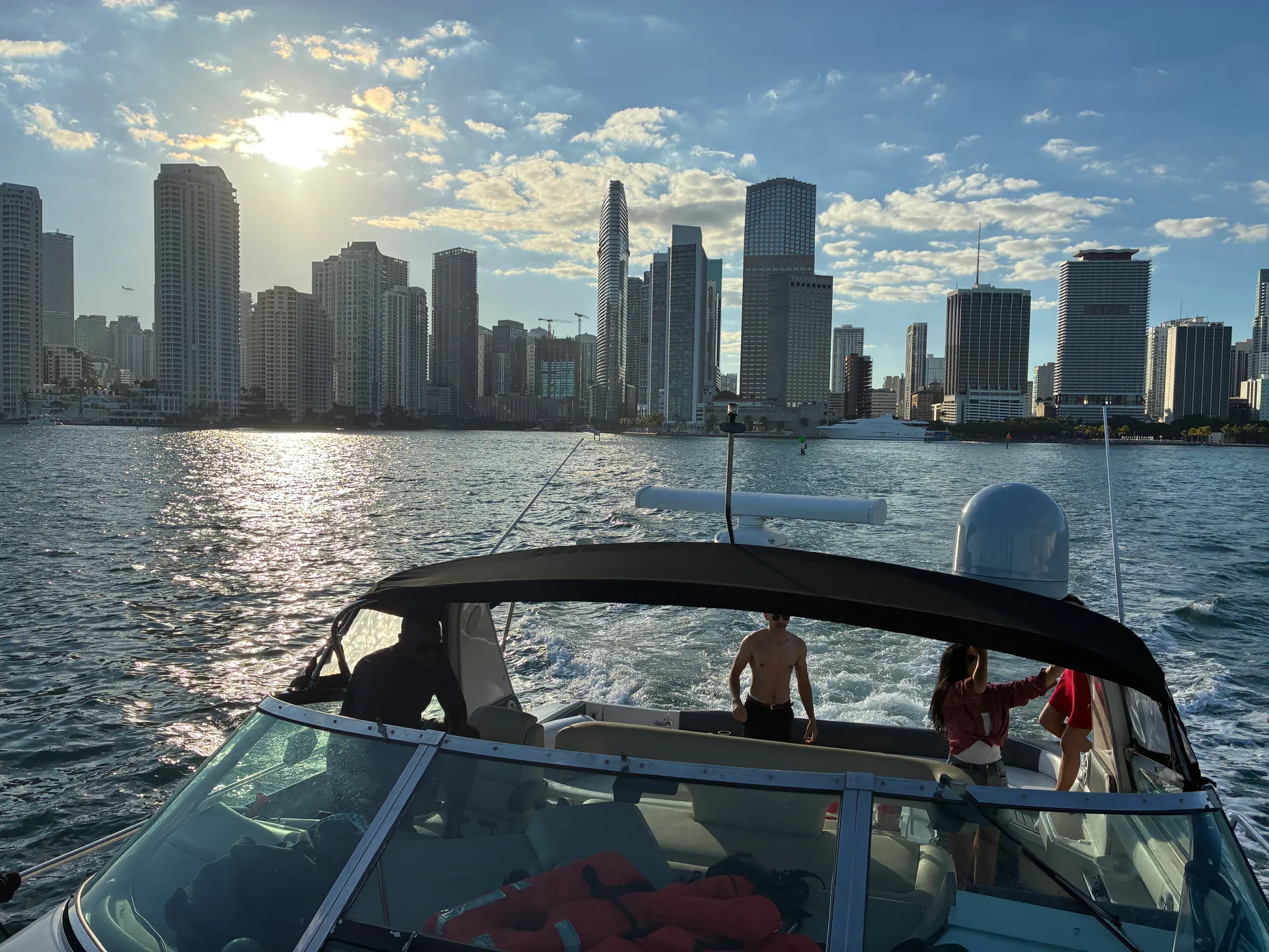 Sea Ray 50ft Sundancer Luxury Yacht Charter – Miami