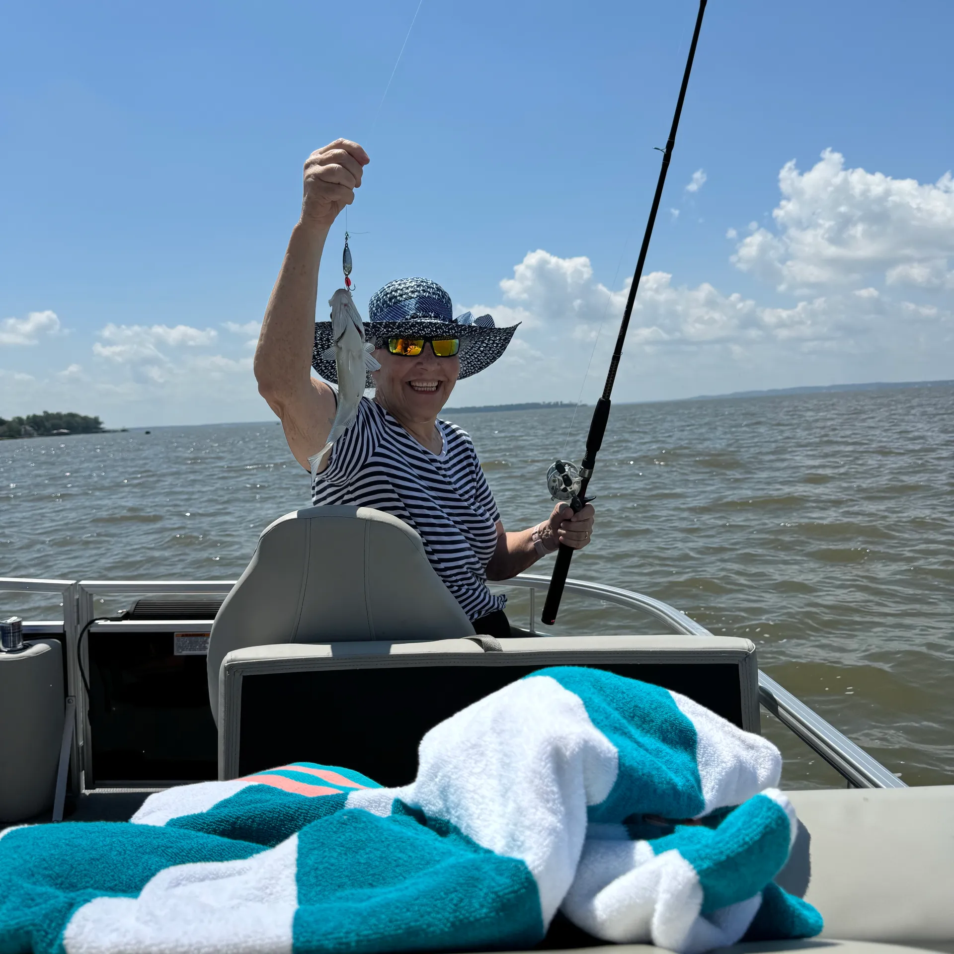 SunChaser 18' Vista Fish Pontoon – Available on Lake Livingston!