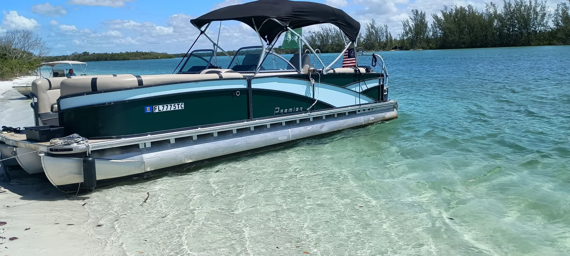 Deluxe 27' Tritoon w/ 300 HP Outboard in the heart of Naples