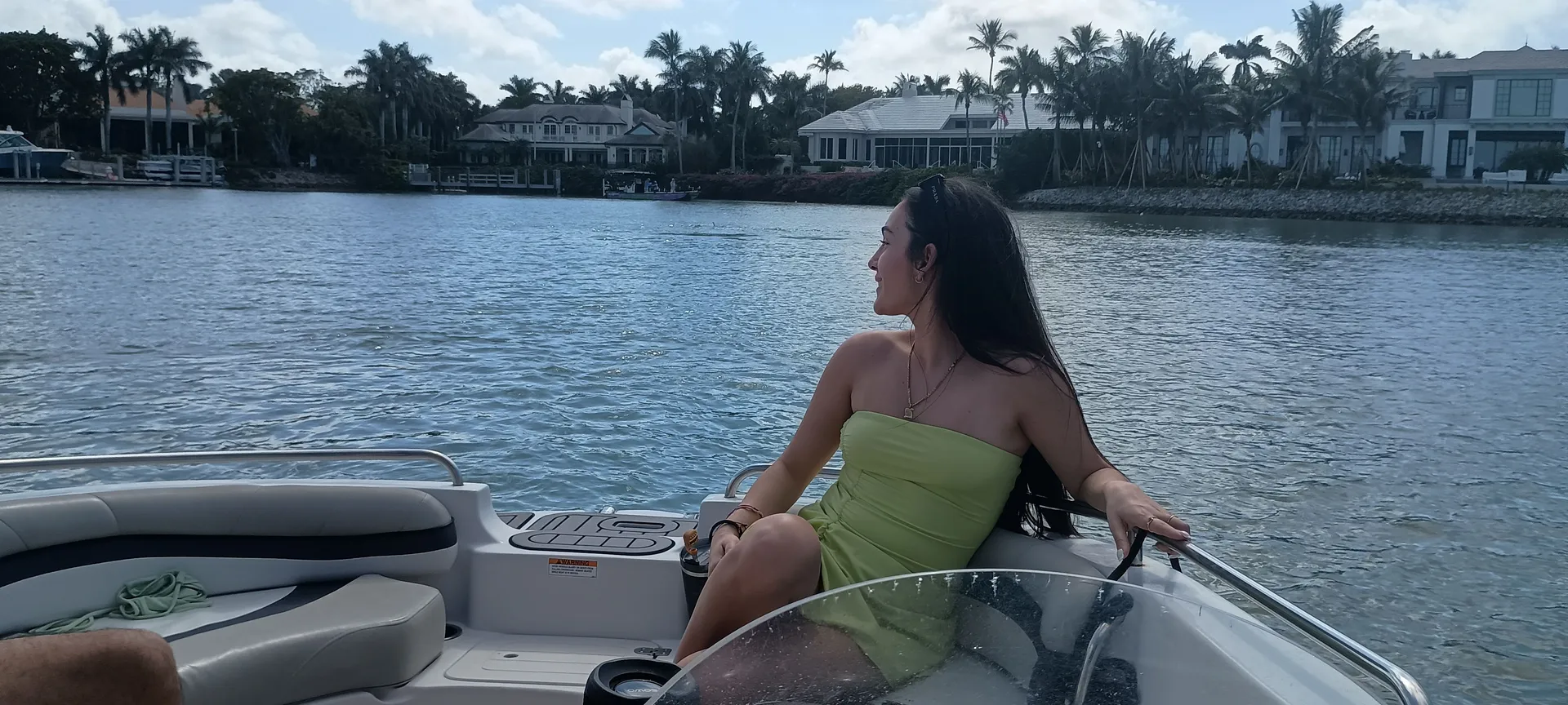 Deluxe 27' Tritoon w/ 300 HP Outboard in the heart of Naples