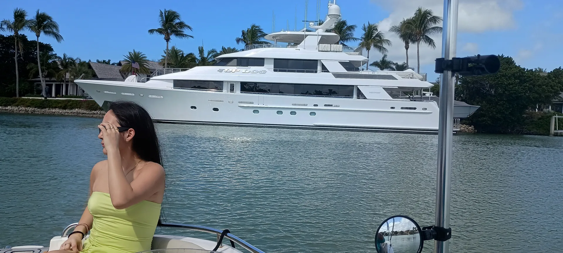 Deluxe 27' Tritoon w/ 300 HP Outboard in the heart of Naples