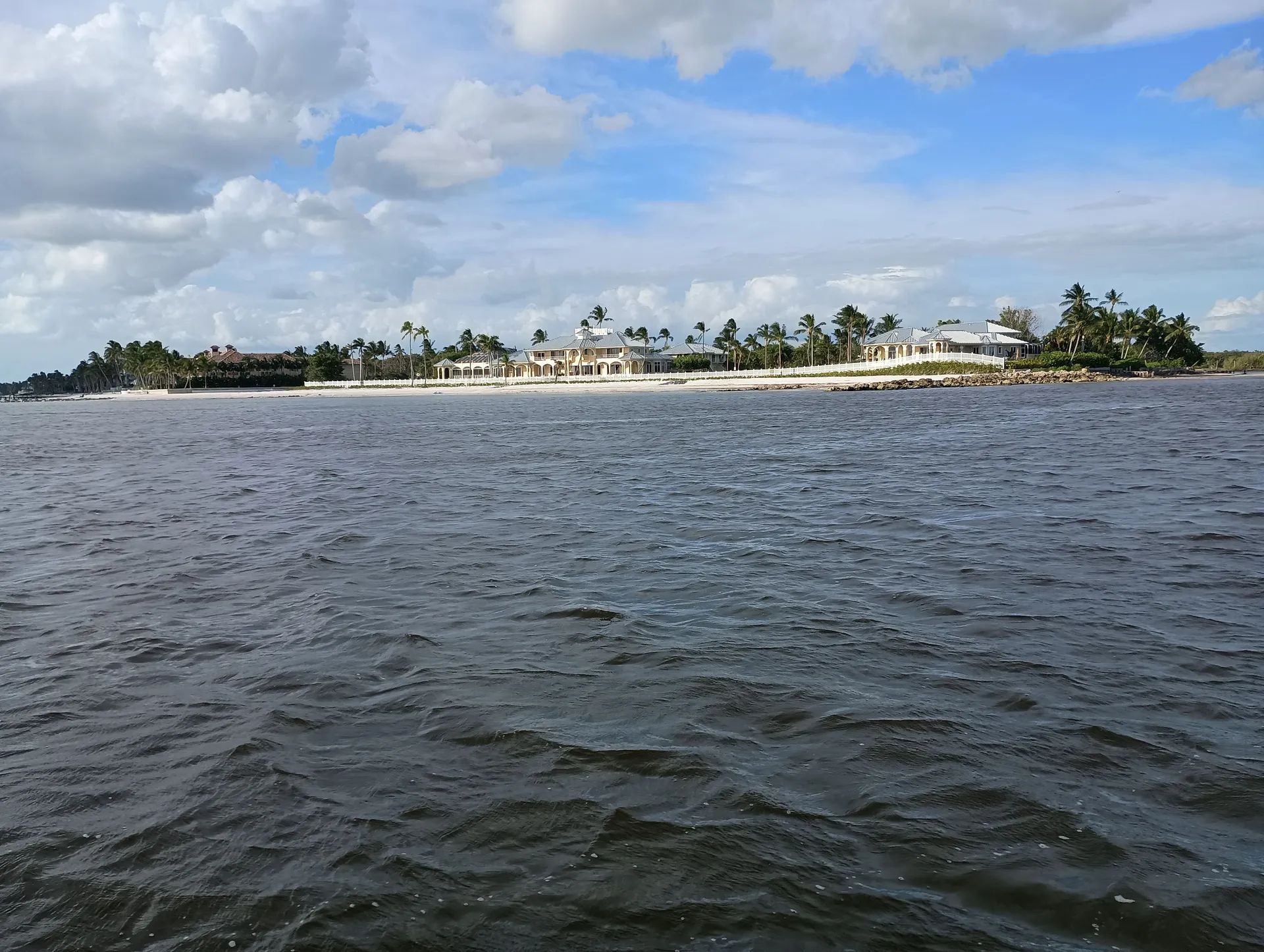 Deluxe 27' Tritoon w/ 300 HP Outboard in the heart of Naples