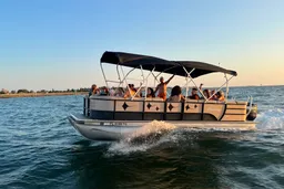 Bentley Luxury Tritoon, No Fishing boat photo