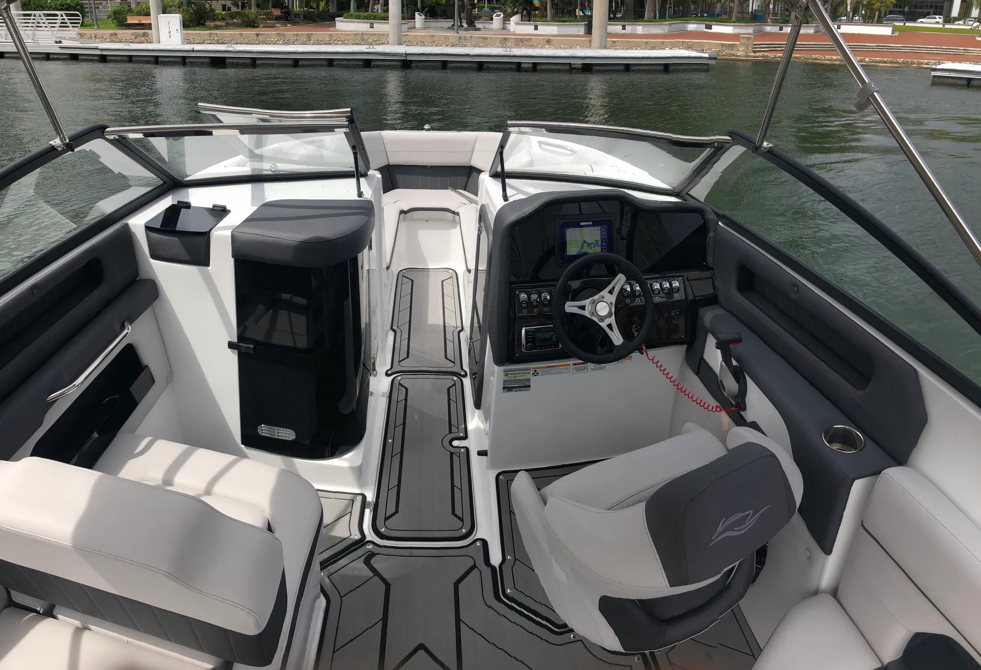 200HP Rinker Q3 23' for 12 ppl in HOLLYWOOD