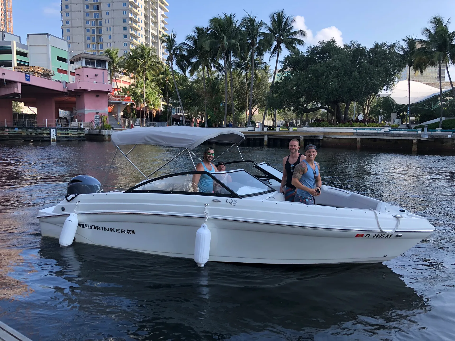 200HP Rinker Q3 23' for 12 ppl in HOLLYWOOD