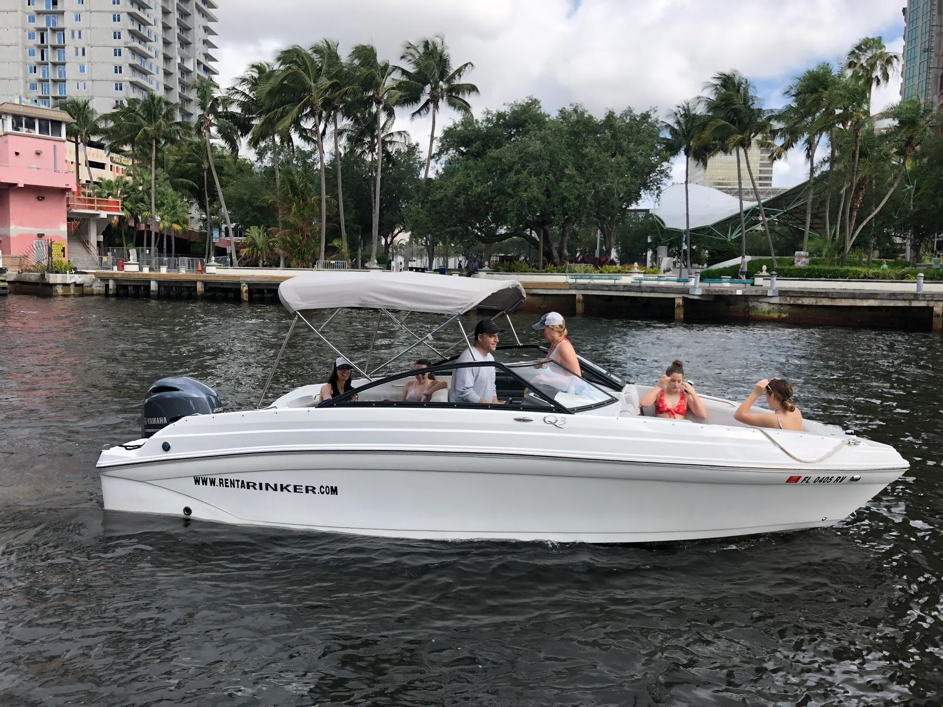 200HP Rinker Q3 23' for 12 ppl in HOLLYWOOD