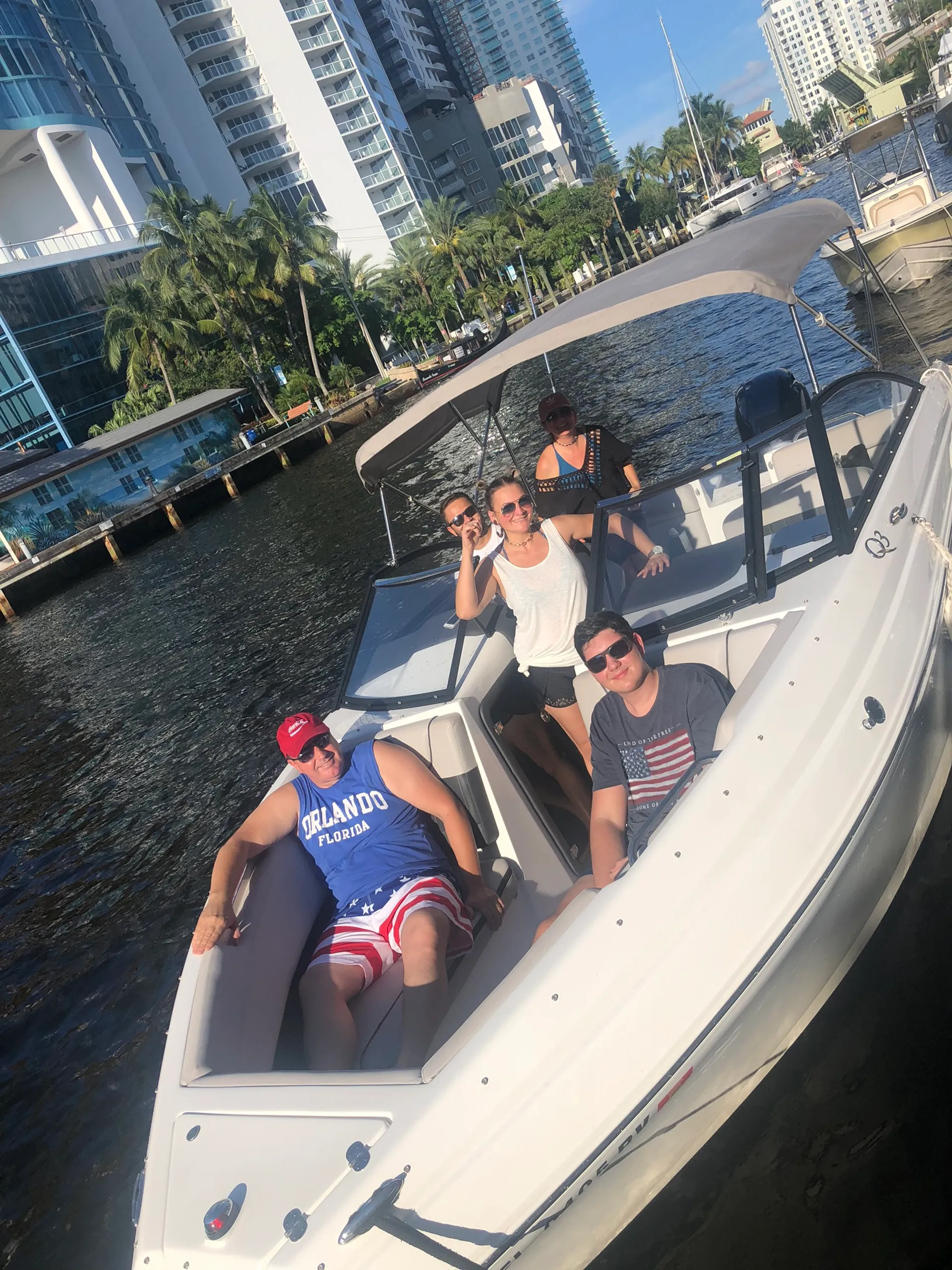 200HP Rinker Q3 23' for 12 ppl in HOLLYWOOD