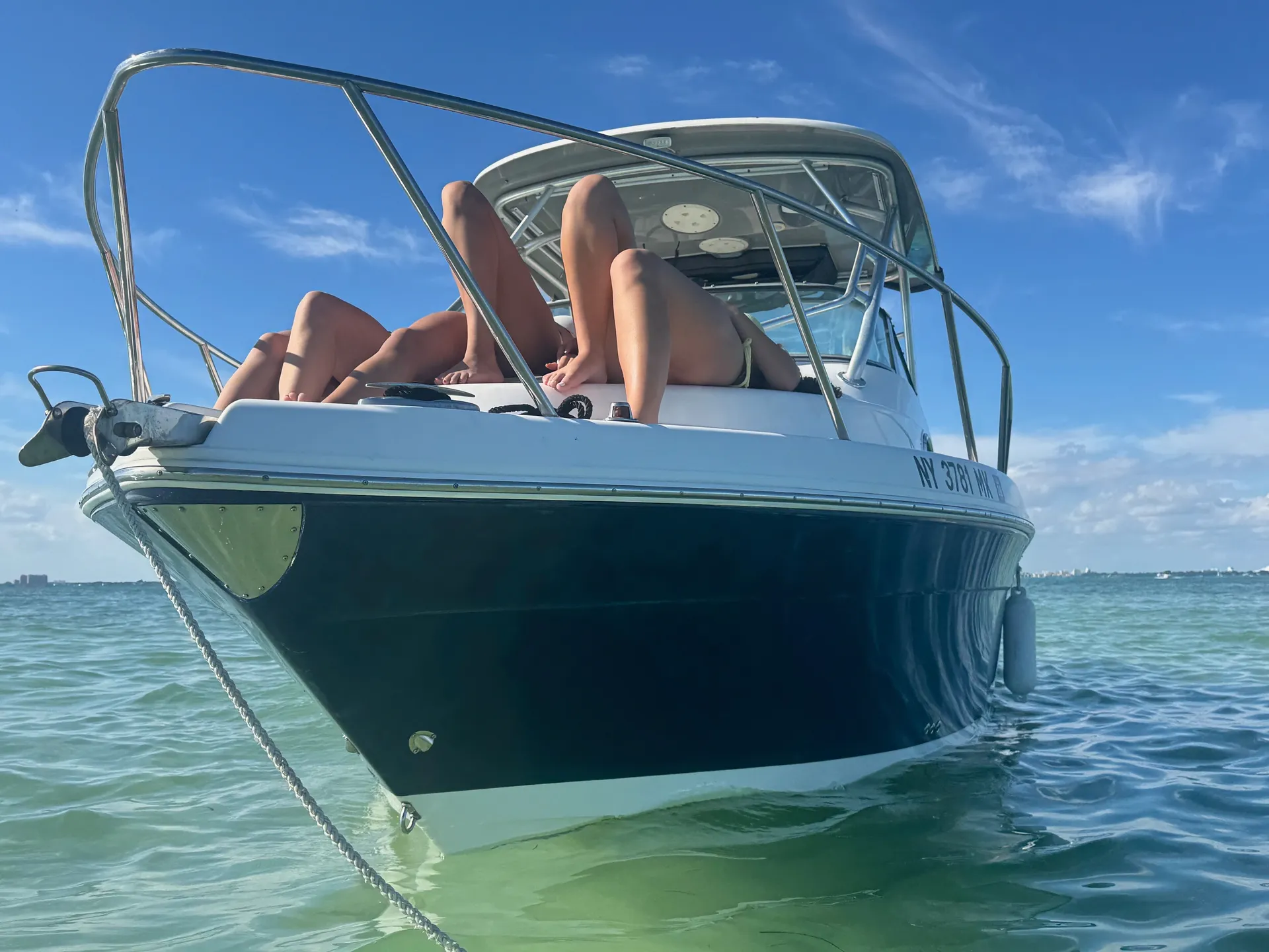 SEA MAVERICK 27’ | YOU DESIGN YOUR TOUR. ENJOY MIAMI WATER AND VIEWS