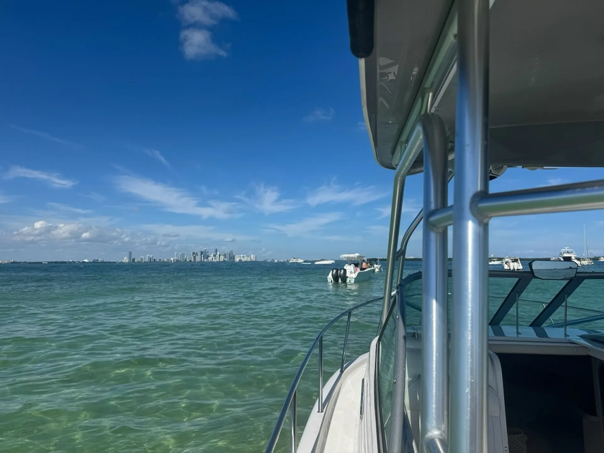 SEA MAVERICK 27’ | YOU DESIGN YOUR TOUR. ENJOY MIAMI WATER AND VIEWS
