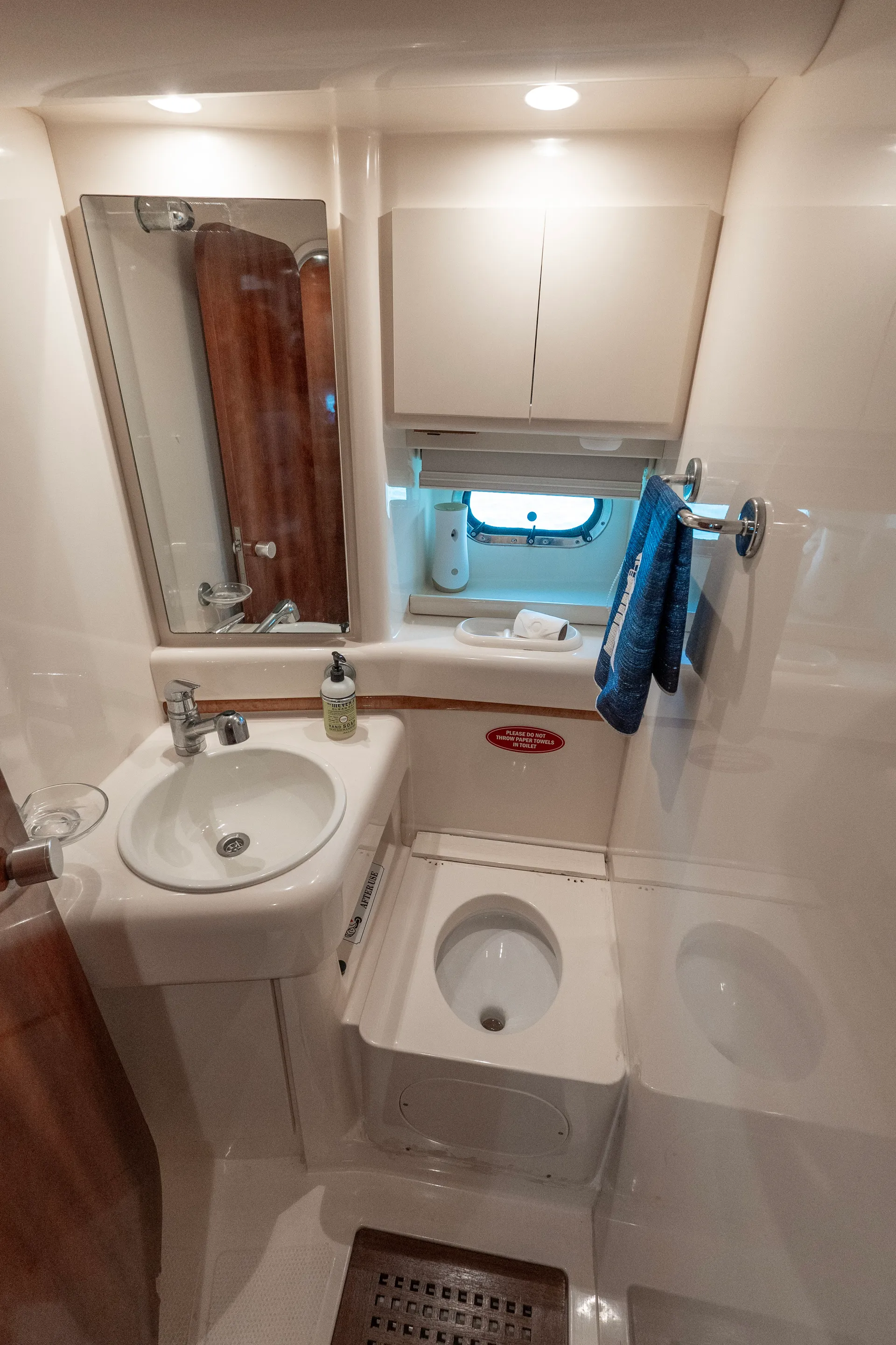 AZIMUT YACHTS 46 in Miami, FL — photo 6