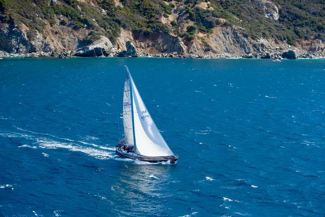 Rent a Jeanneau Sailboats cruiser racer in Honolulu, HI near me