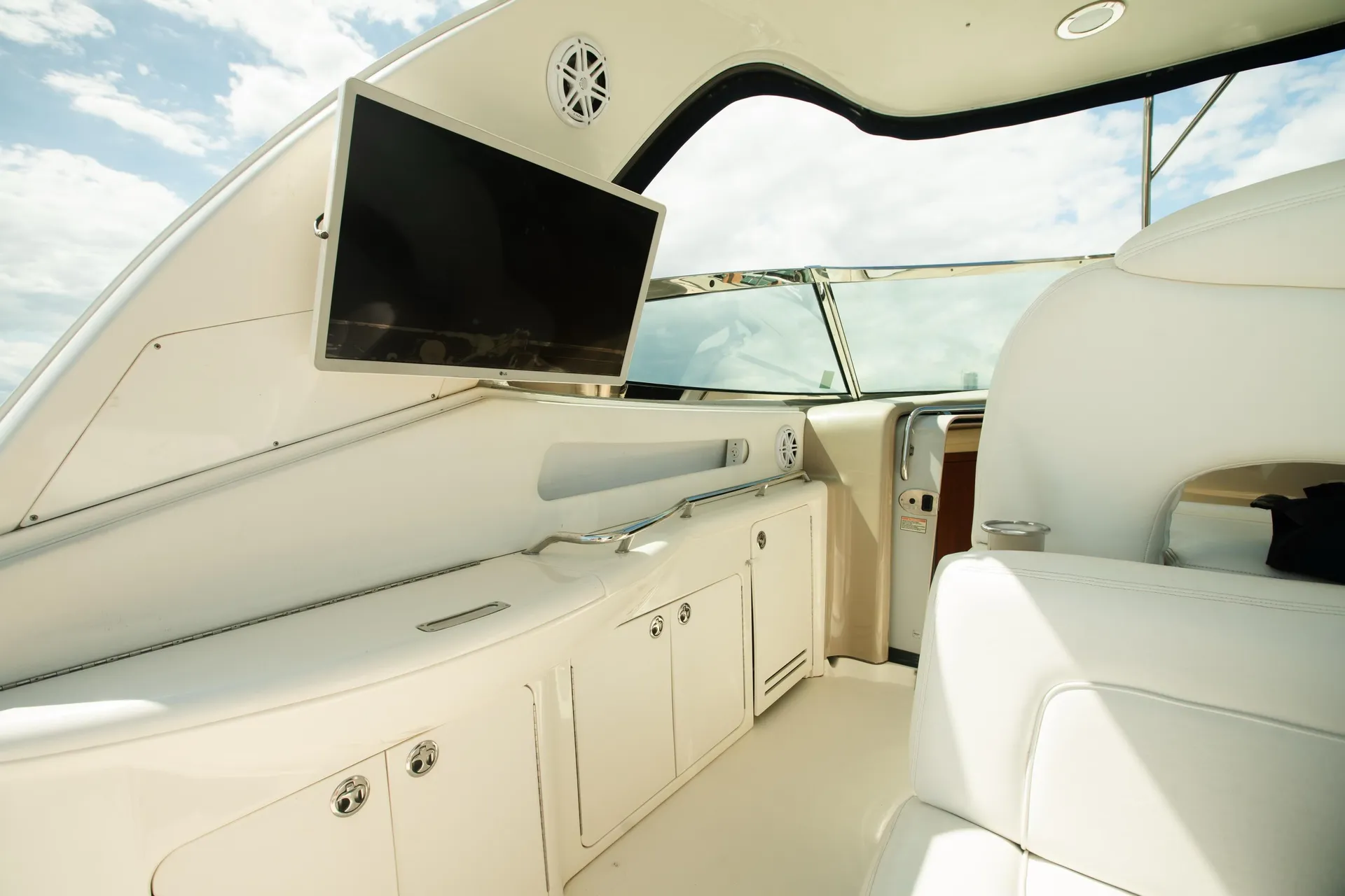 51ft Sea Ray – Miami Beach, Collins Avenue Pickup