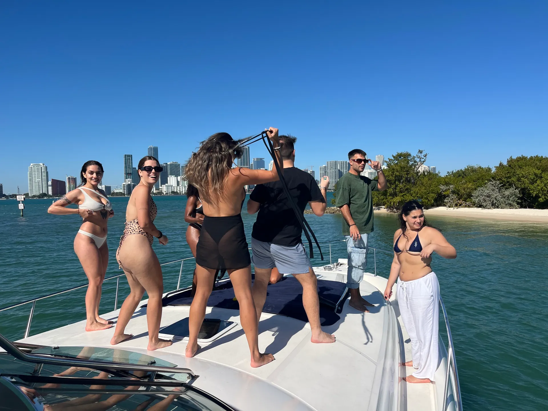 51ft Sea Ray – Miami Beach, Collins Avenue Pickup