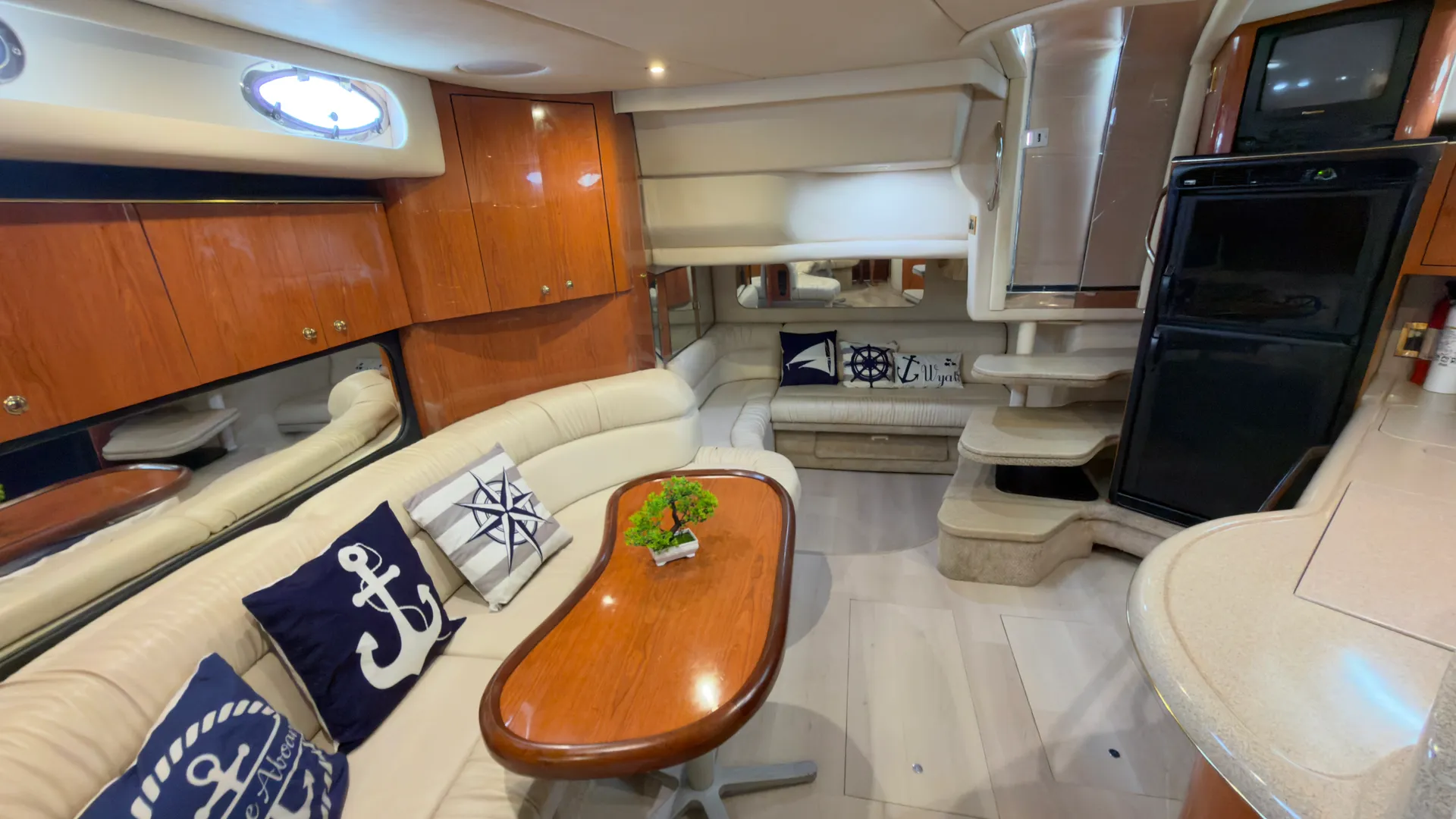 😍 Beautiful boat for cruising in Miami 😍